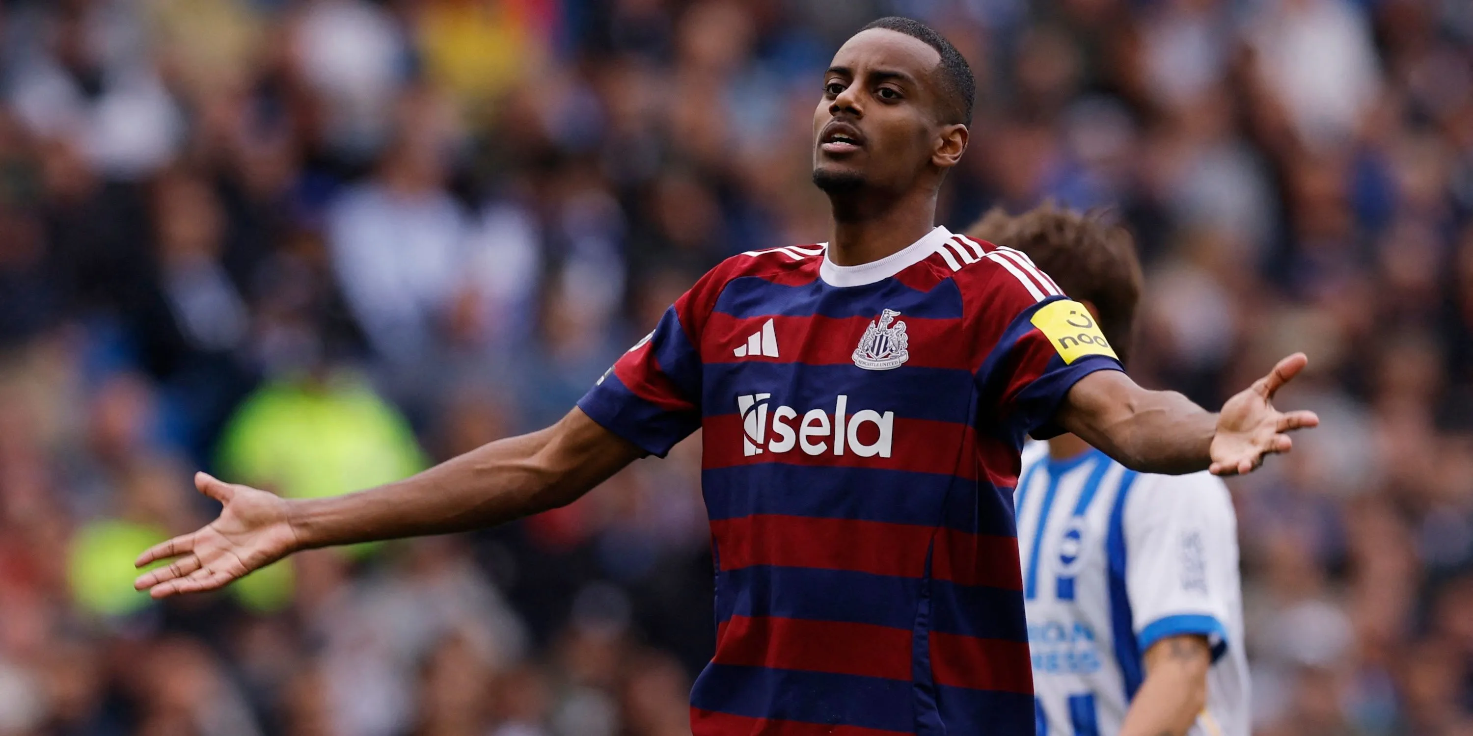 Alexander Isak ăn mừng bàn thắng, tương lai của tiền đạo Newcastle United đang được quan tâm trong kỳ chuyển nhượng