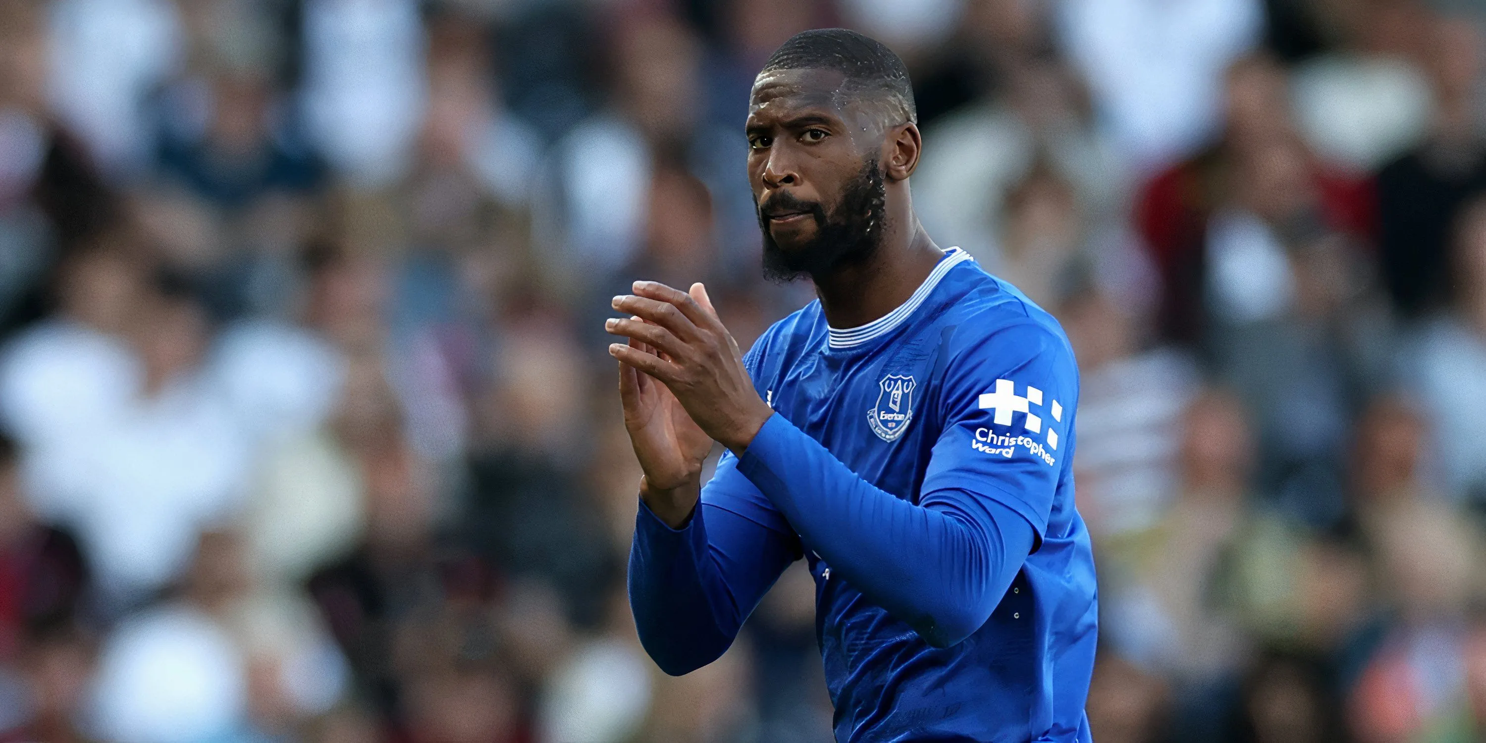 Beto rời Everton