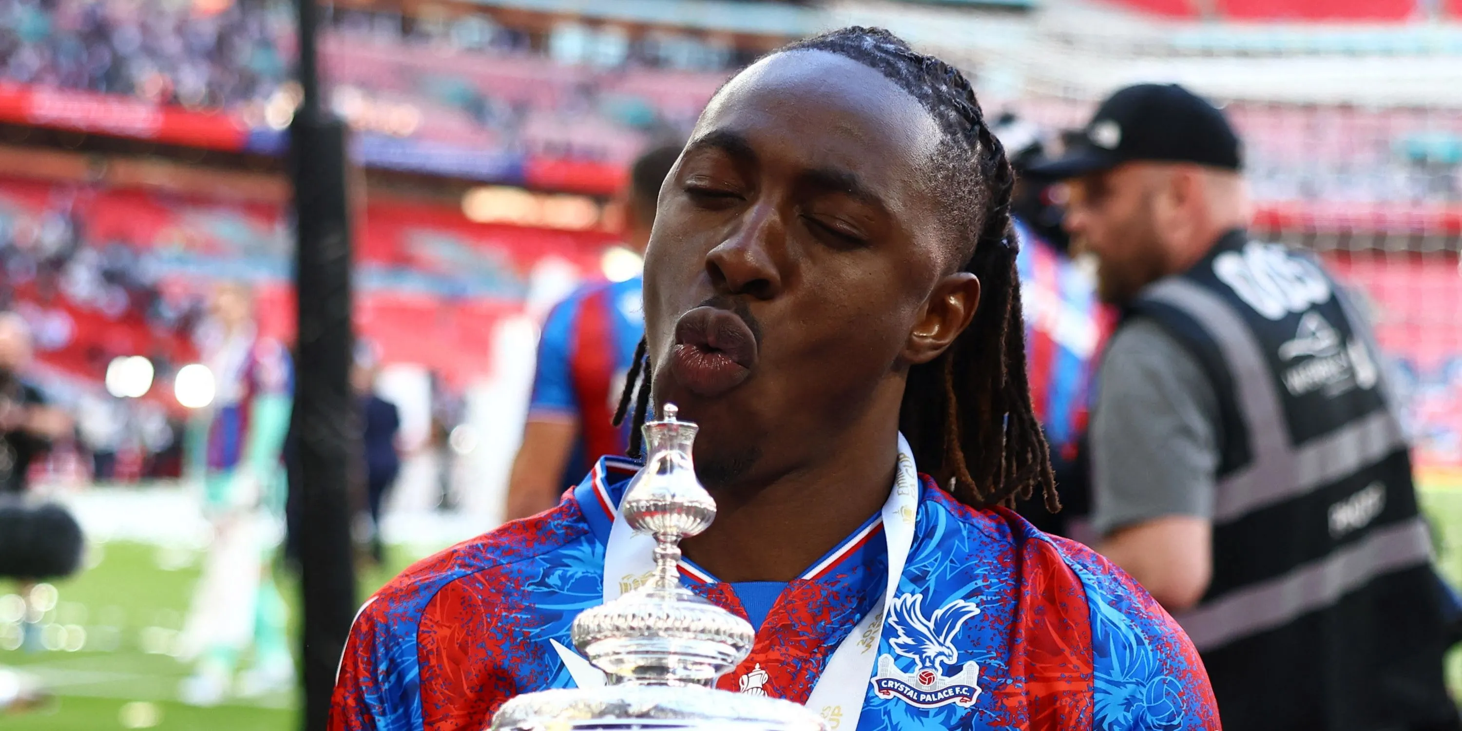 Eberechi Eze ăn mừng cùng Crystal Palace, khẳng định đẳng cấp tại Premier League