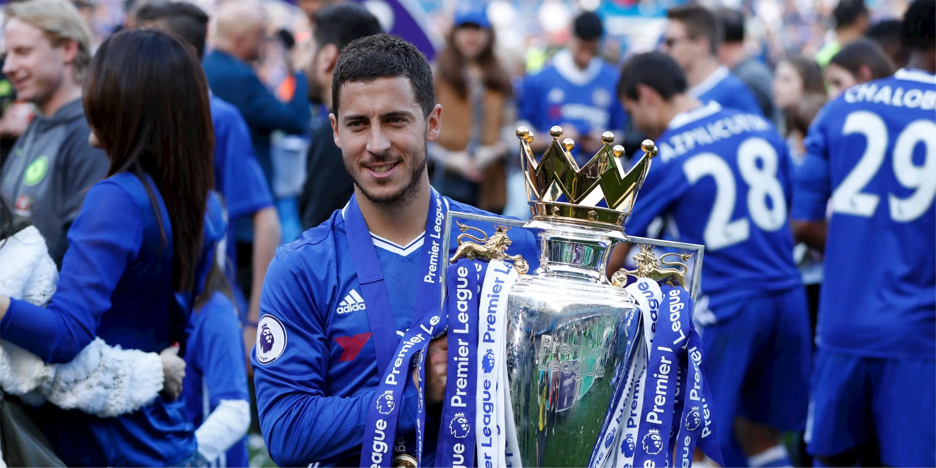 Eden Hazard trong màu áo Chelsea dưới thời Jose Mourinho, tiền vệ người Bỉ được mệnh danh là 'phù thủy' sân cỏ.