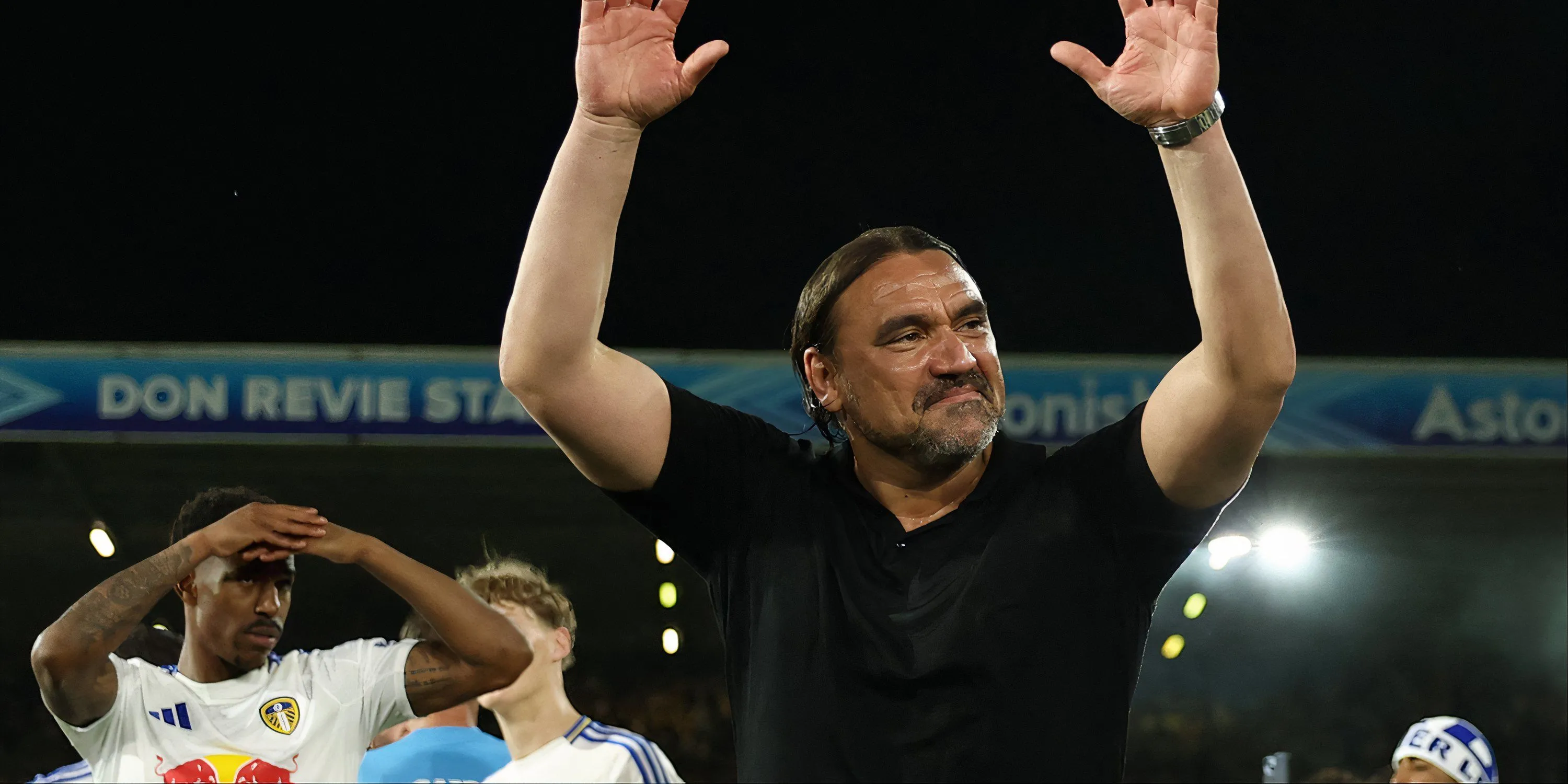 Huấn luyện viên Daniel Farke của Leeds United, người đứng trước thách thức xây dựng đội hình Premier League.