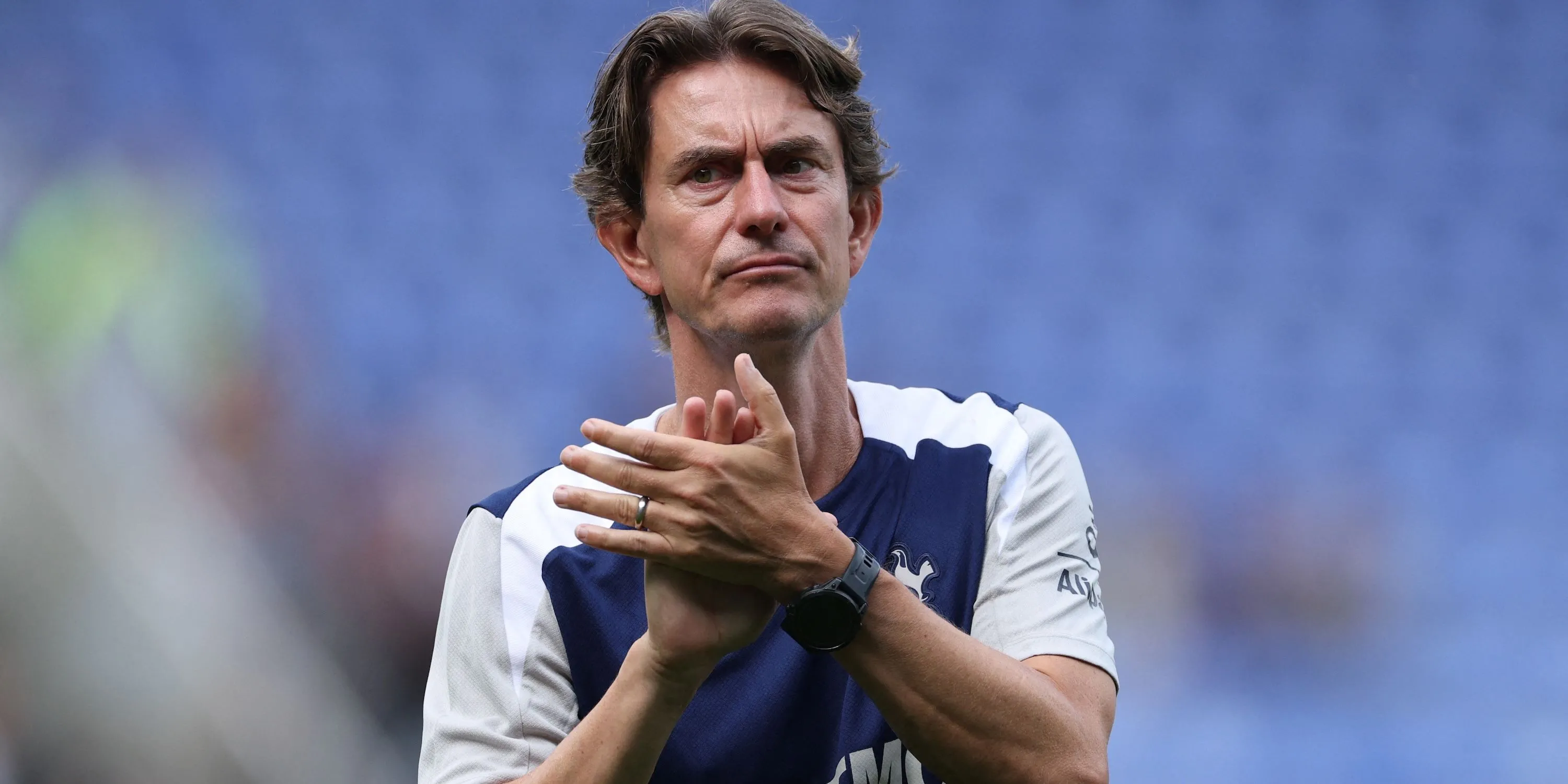Huấn luyện viên Tottenham Hotspur Thomas Frank ăn mừng sau trận đấu