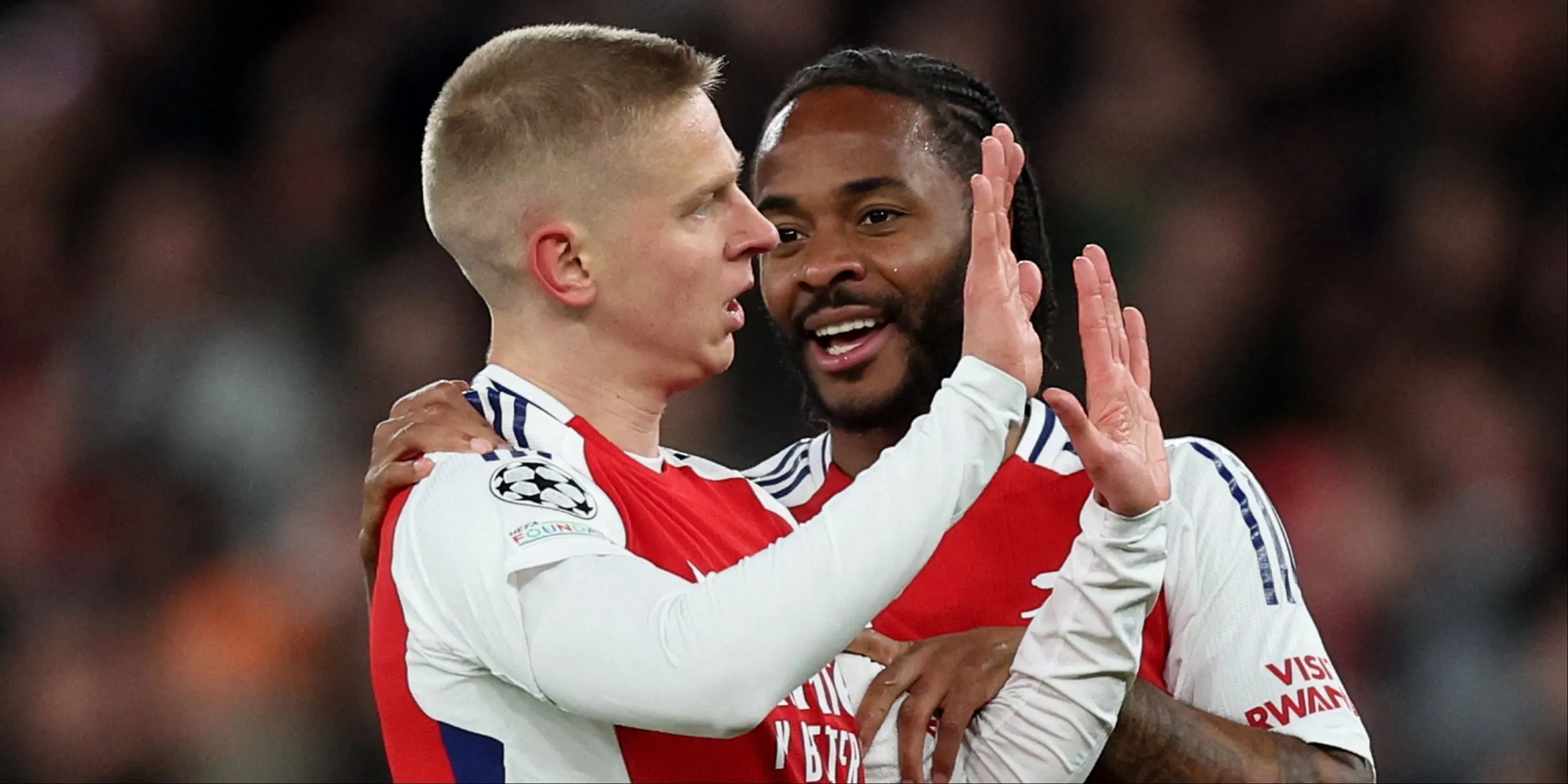 Oleksandr Zinchenko trong màu áo Arsenal, cầu thủ được cho là đang nằm trong danh sách thanh lý của Pháo thủ