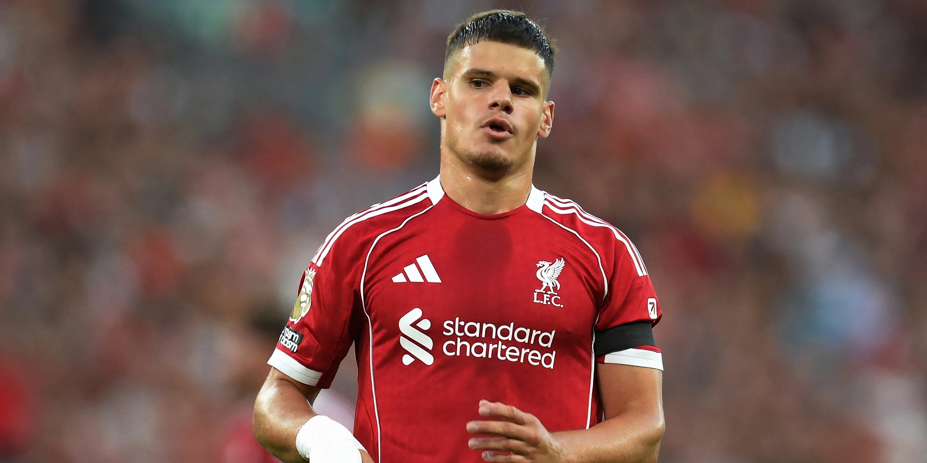 Tân binh Milos Kerkez trong trận đấu ra mắt Liverpool tại Premier League