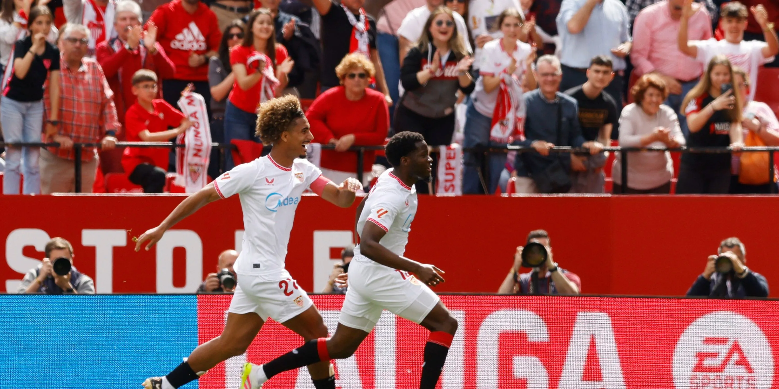 Tiền vệ Lucien Agoume trong màu áo Sevilla, mục tiêu chuyển nhượng của Manchester United.