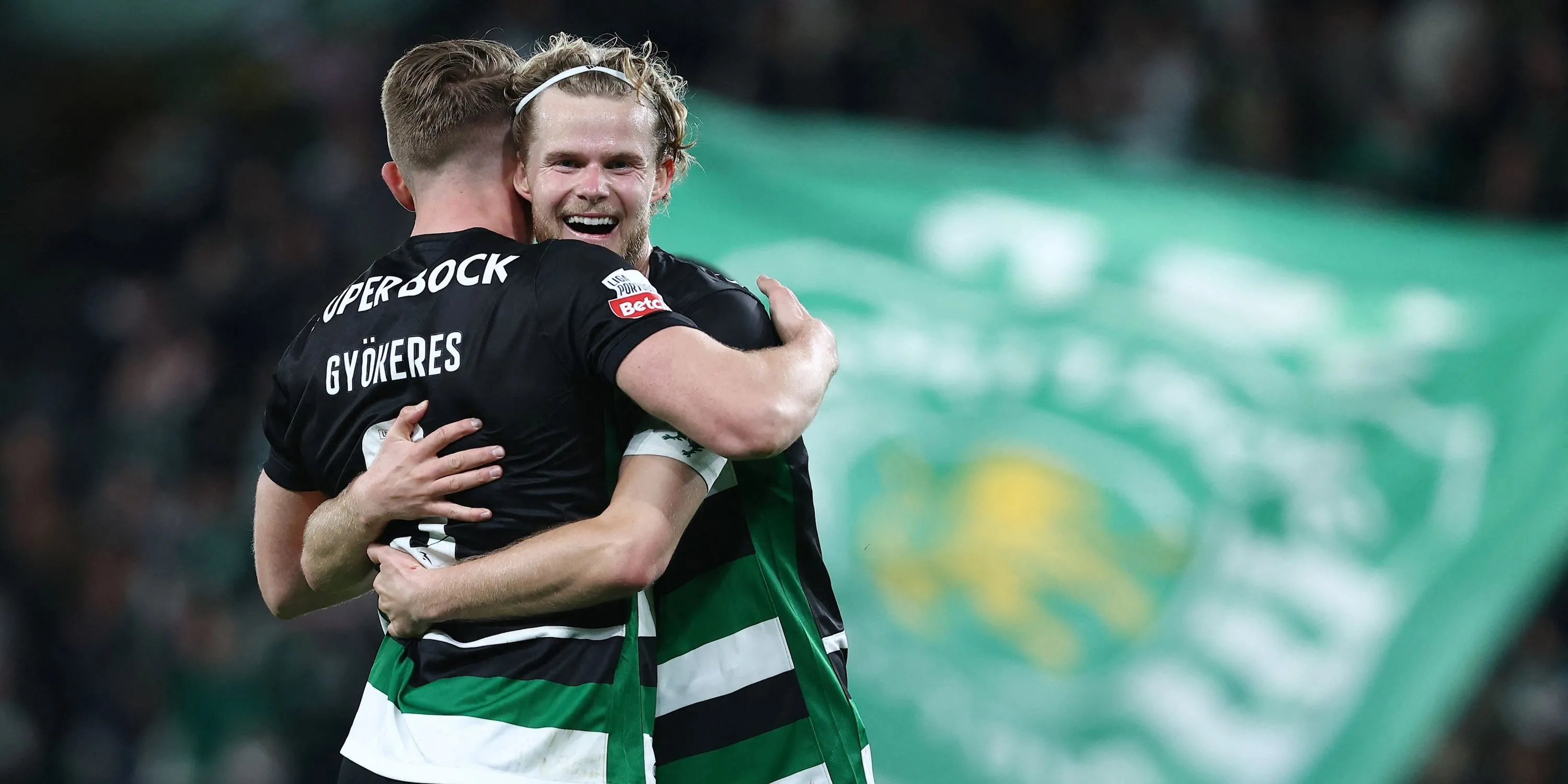 Viktor Gyokeres và Morten Hjulmand của Sporting CP ăn mừng bàn thắng