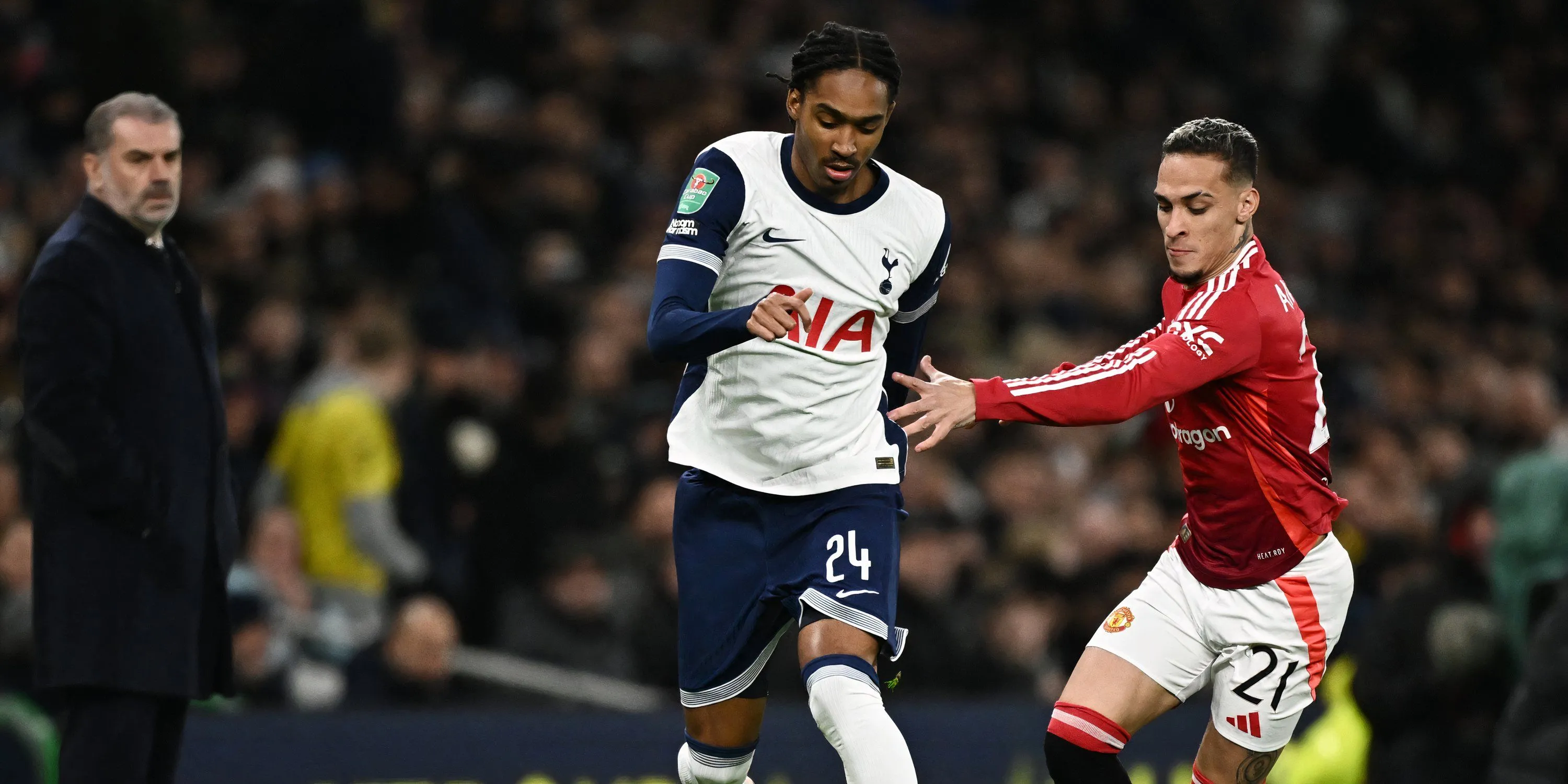 Cận cảnh Djed Spence trong màu áo Tottenham