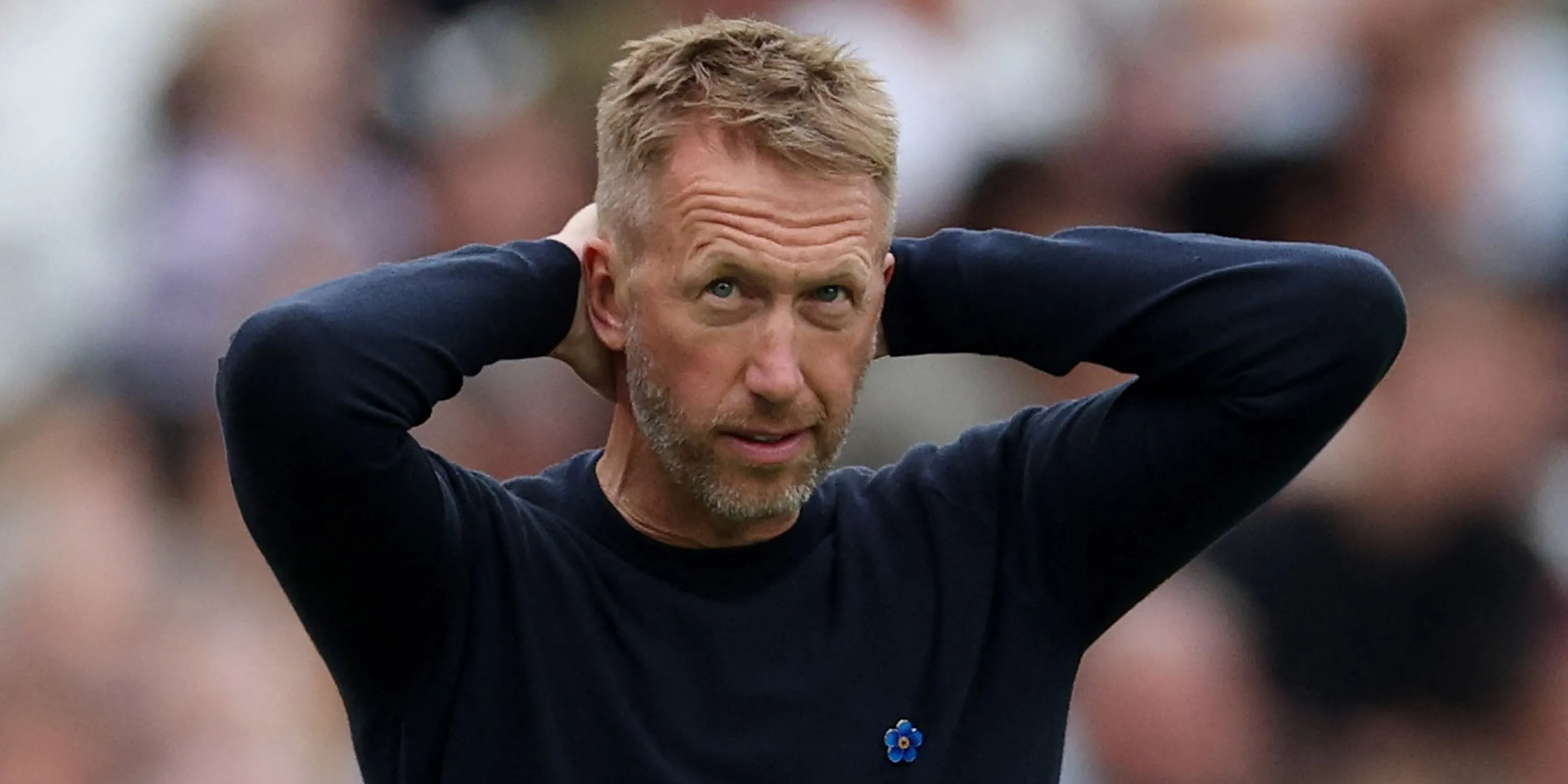 Graham Potter trầm tư nhìn thất bại của West Ham tại London Stadium