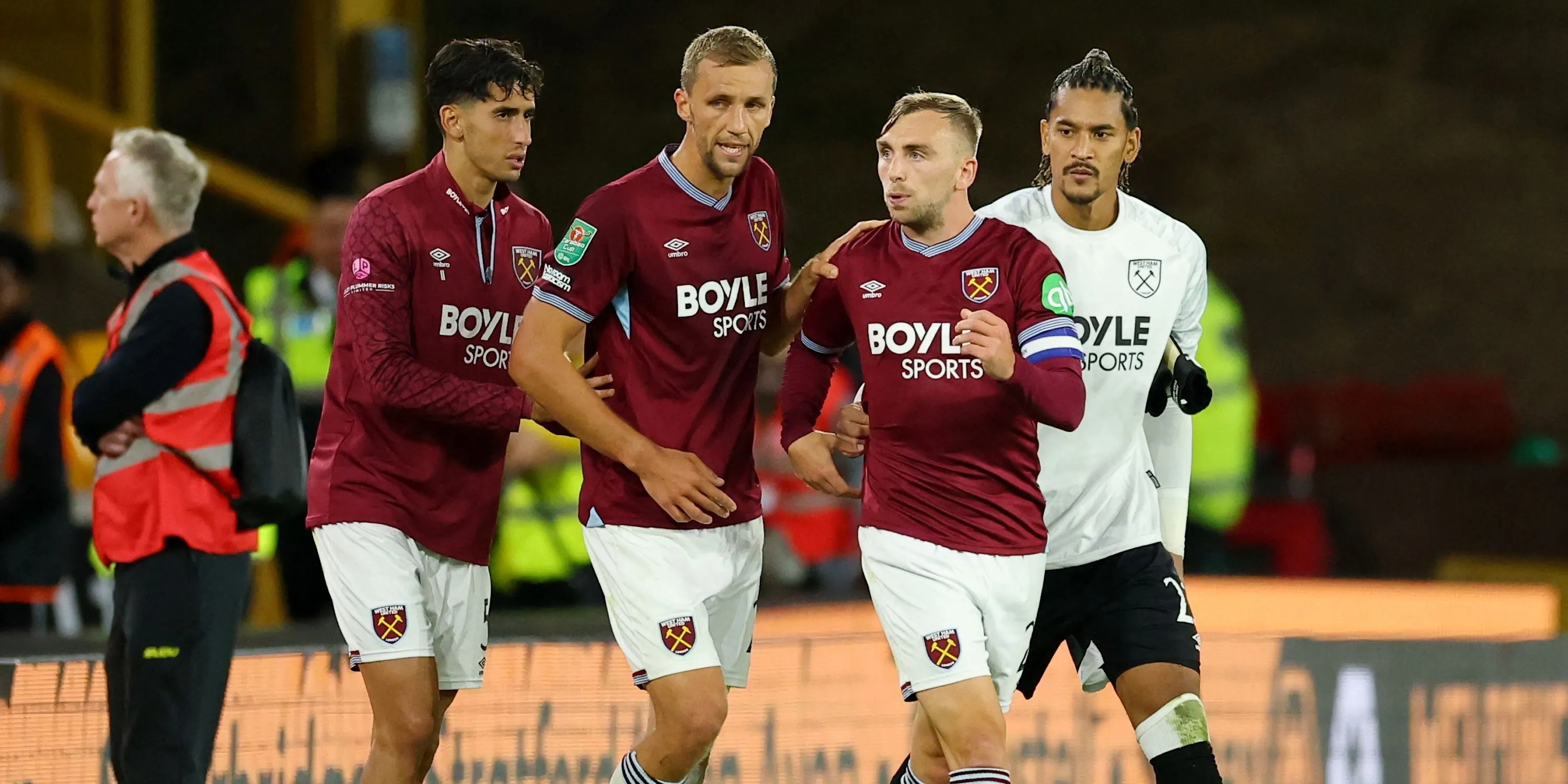 Jarrod Bowen và các đồng đội West Ham ăn mừng, thể hiện tinh thần đoàn kết &quot;Búa tạ&quot;