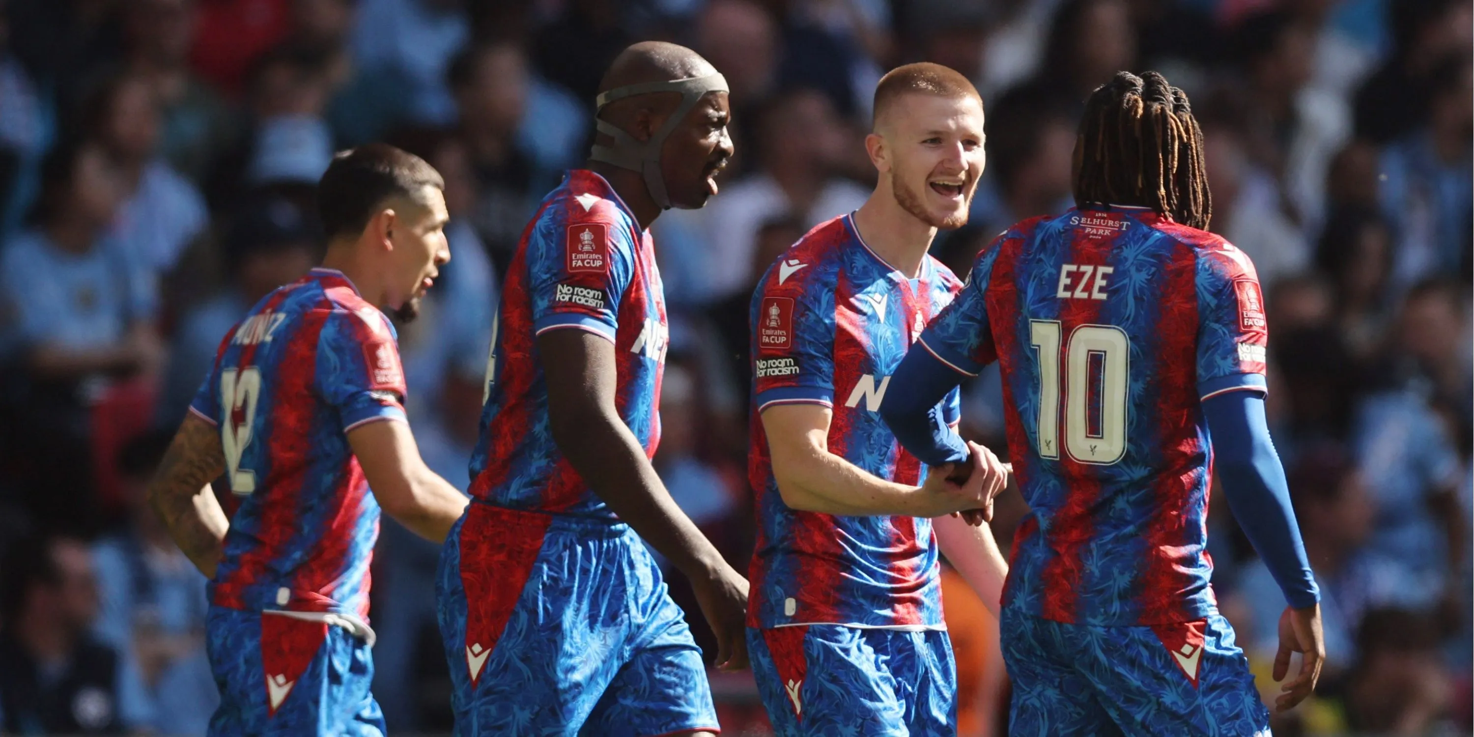 Jean-Philippe Mateta, tiền đạo Crystal Palace, ăn mừng bàn thắng trong trận đấu tại Premier League, mục tiêu chuyển nhượng tiềm năng của Aston Villa.