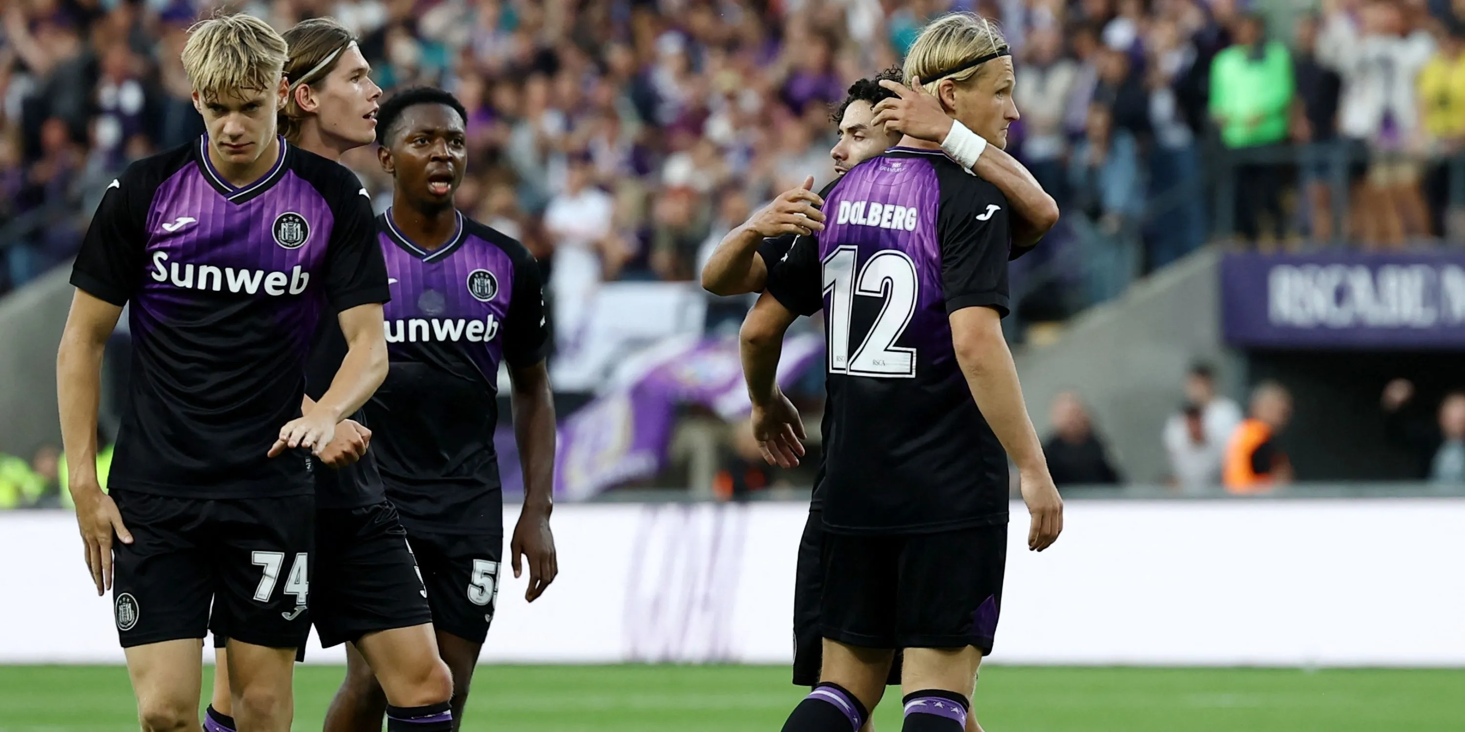 Kasper Dolberg tiền đạo của Anderlecht ăn mừng bàn thắng tại Conference League