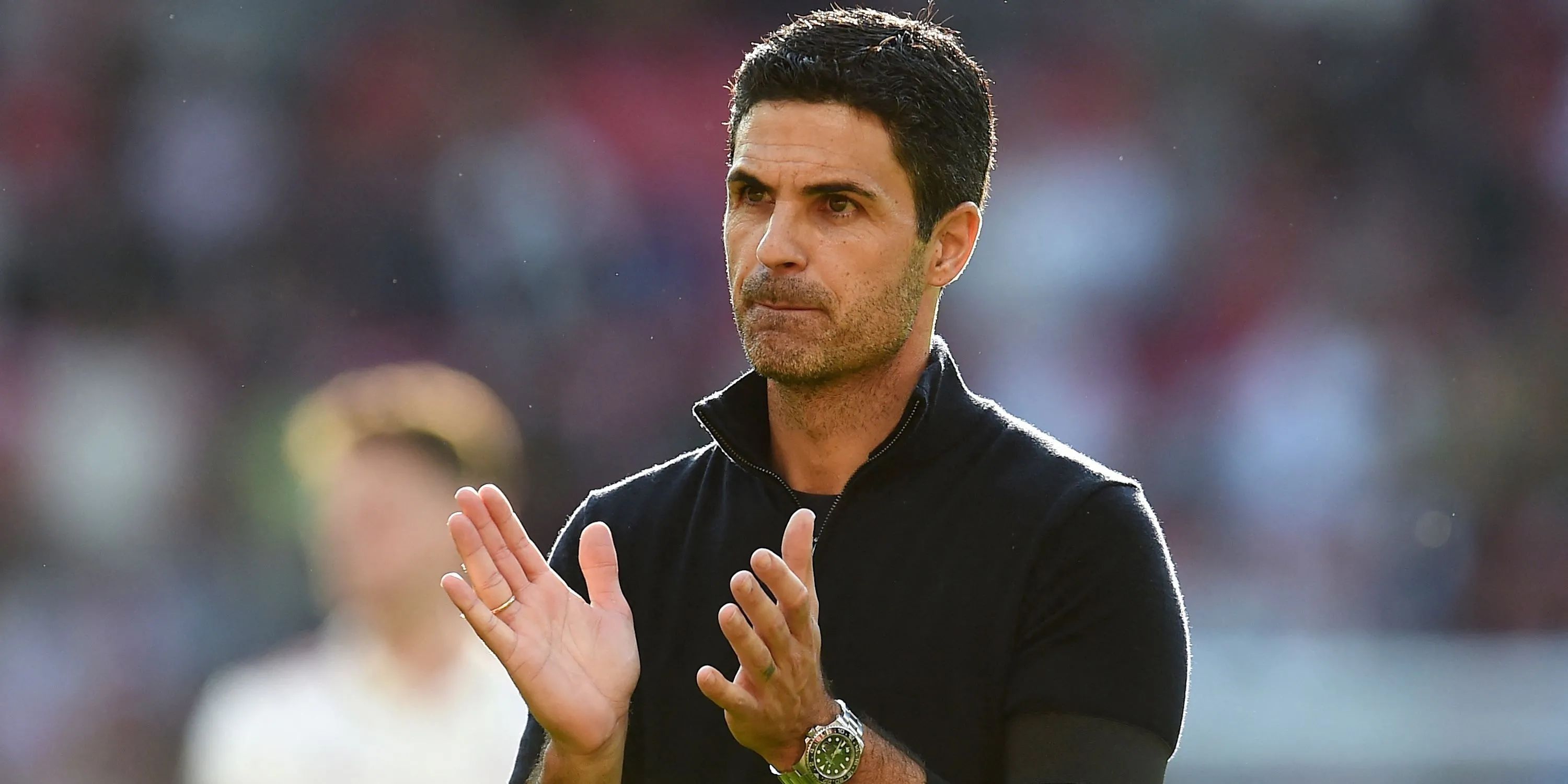 Mikel Arteta ăn mừng sau trận đấu cùng Arsenal