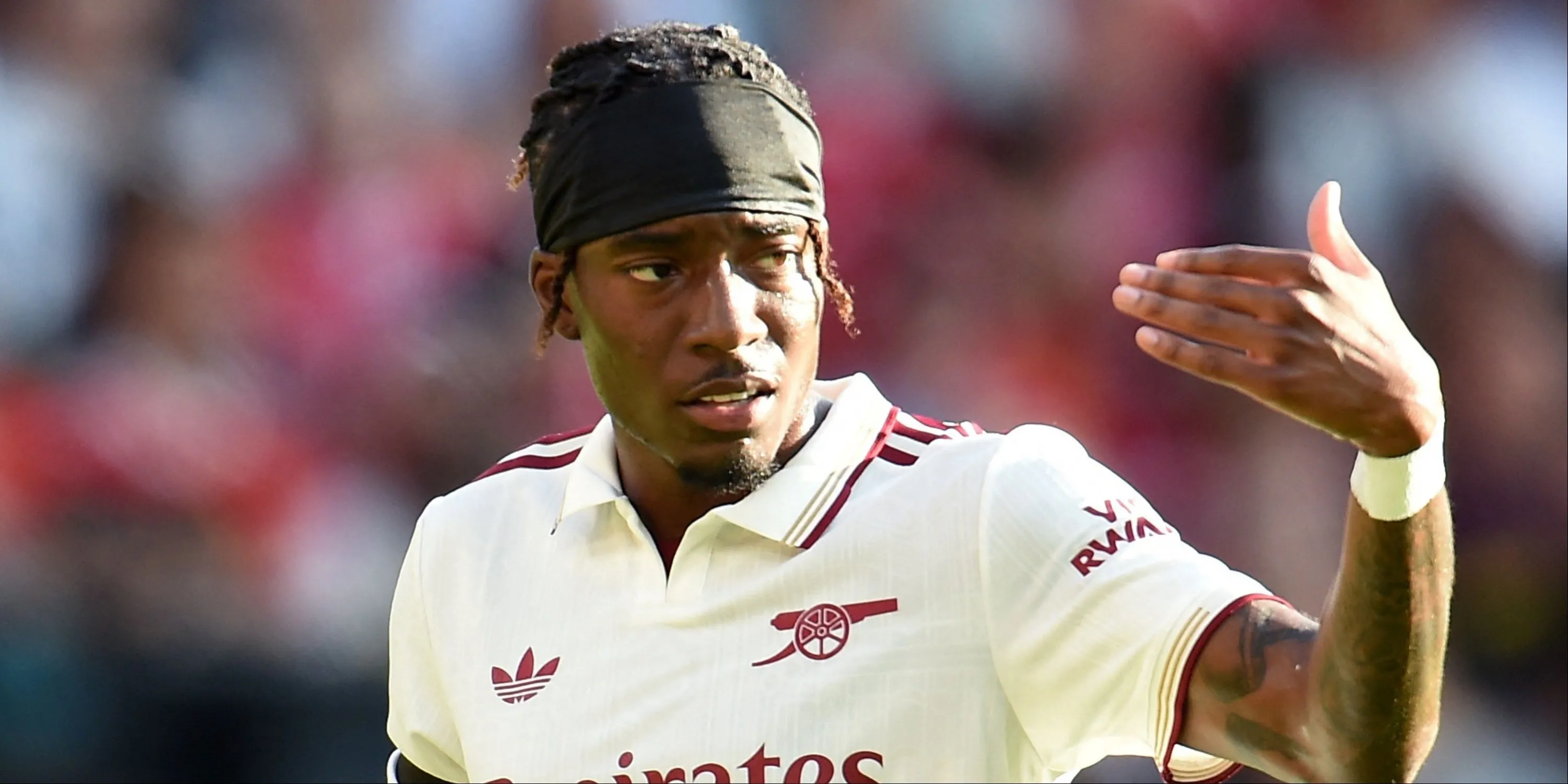 Noni Madueke thi đấu nổi bật trong màu áo Arsenal.