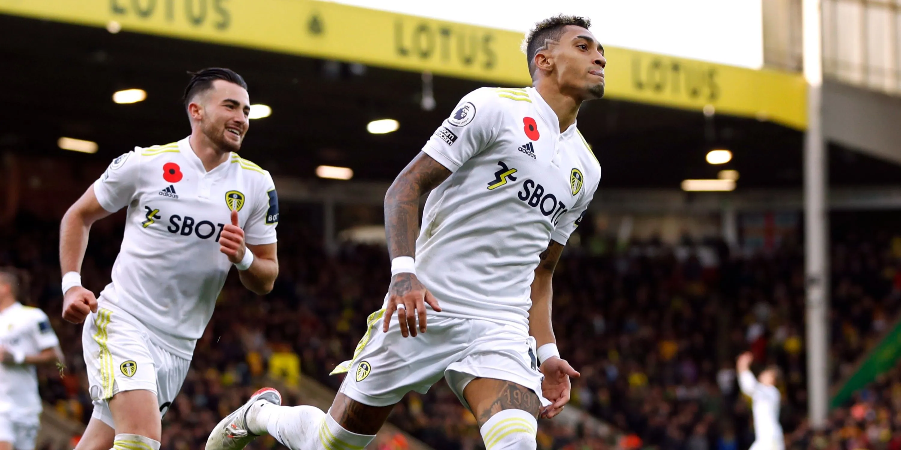 Raphinha trong màu áo Leeds United, một cầu thủ tấn công tạo đột biến tại Premier League