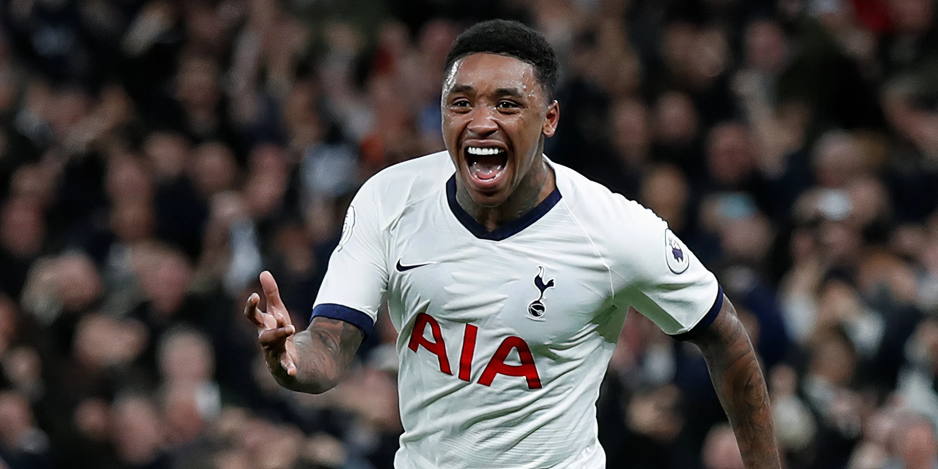 Steven Bergwijn trong màu áo Tottenham, tượng trưng cho một bản hợp đồng đắt giá không thành công