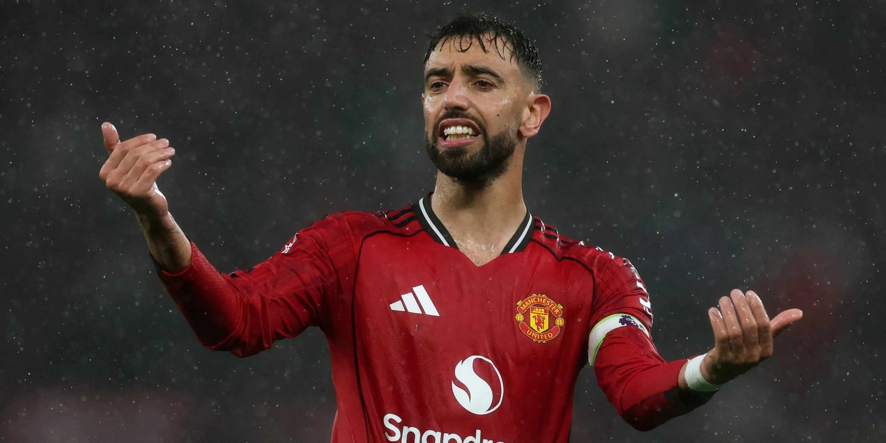 Tiền vệ Bruno Fernandes ăn mừng bàn thắng cho Man Utd