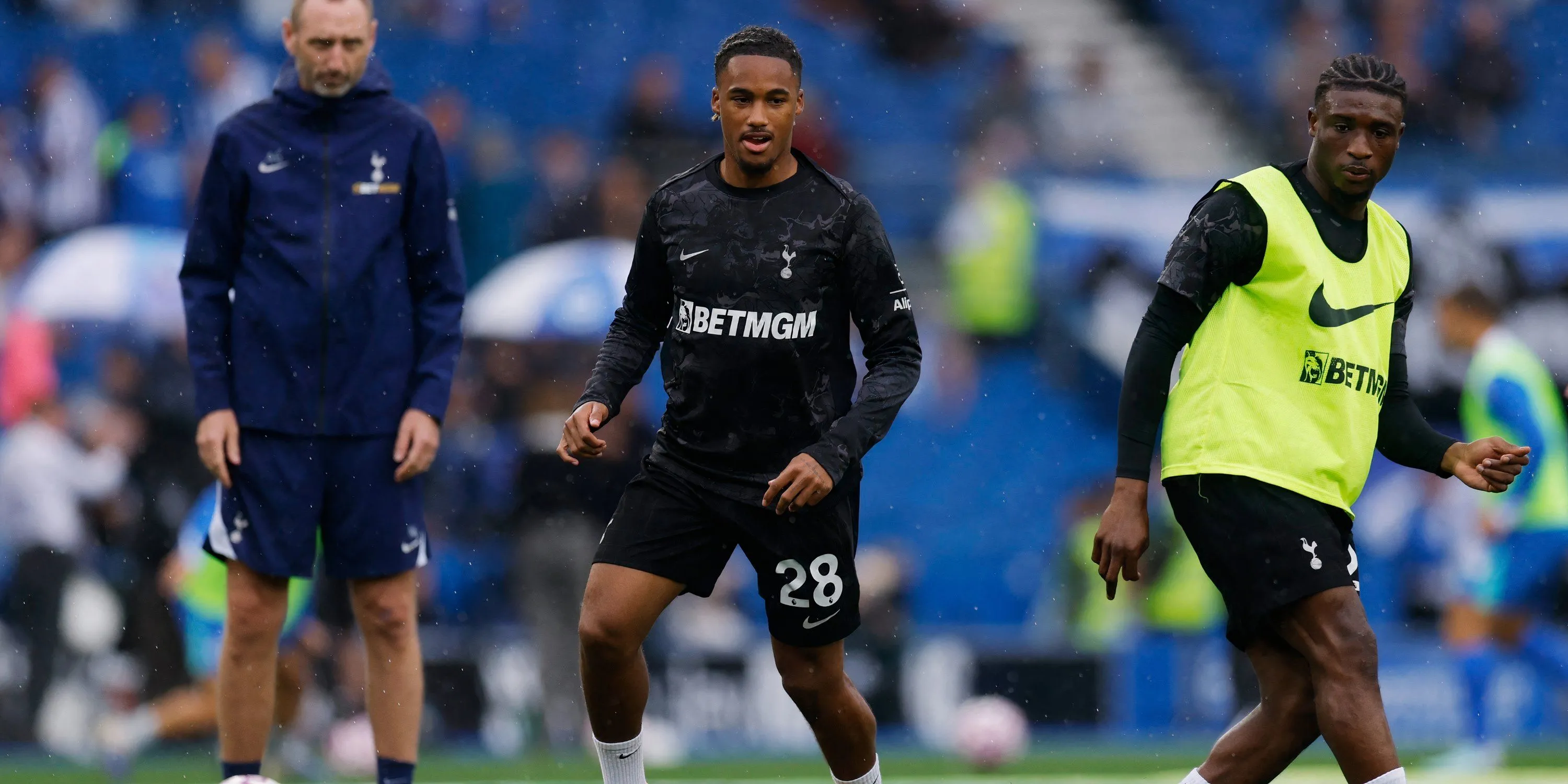 Wilson Odobert trong một pha bóng cho Tottenham, với nhiều nghi vấn về phong độ