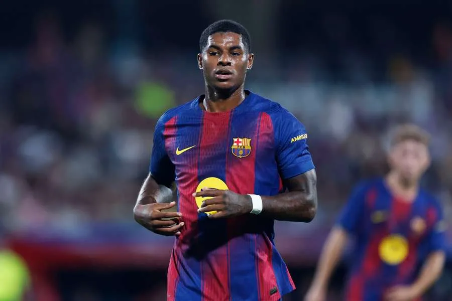 Abu Kamara và Marcus Rashford trao đổi áo, khoảnh khắc mang ý nghĩa với cầu thủ trẻ