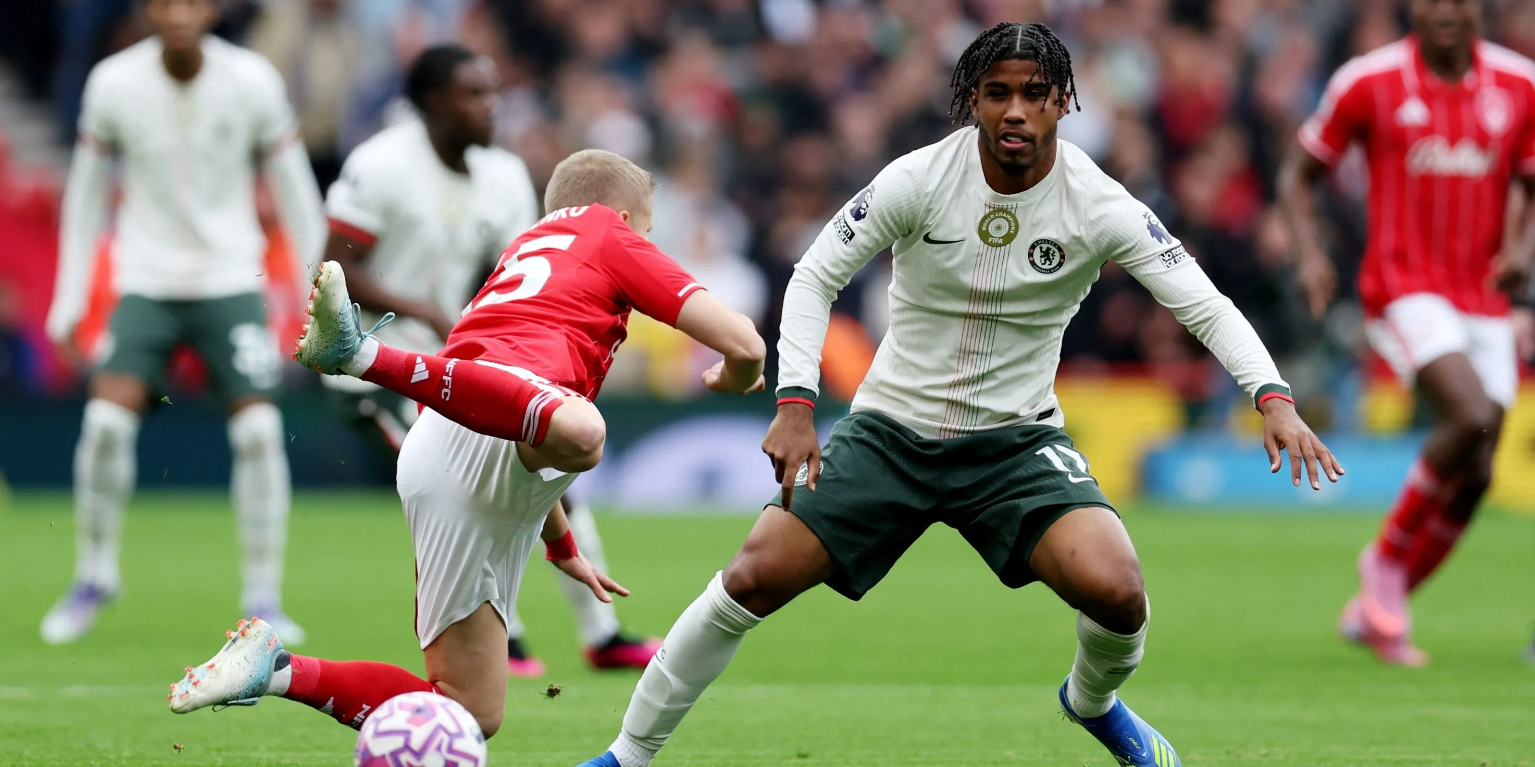 Andrey Santos bỏ lỡ cơ hội và thi đấu dưới sức trong trận Chelsea vs Nottingham Forest tại Premier League