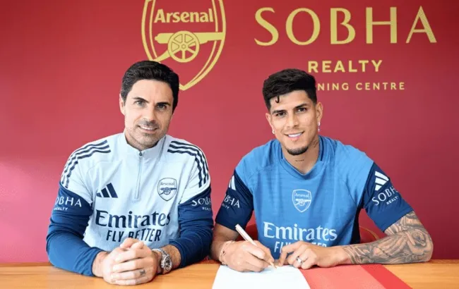 Arsenal chiêu mộ Hincapie theo cách giảm gánh nặng kinh tế cho năm tài chính hiện tại