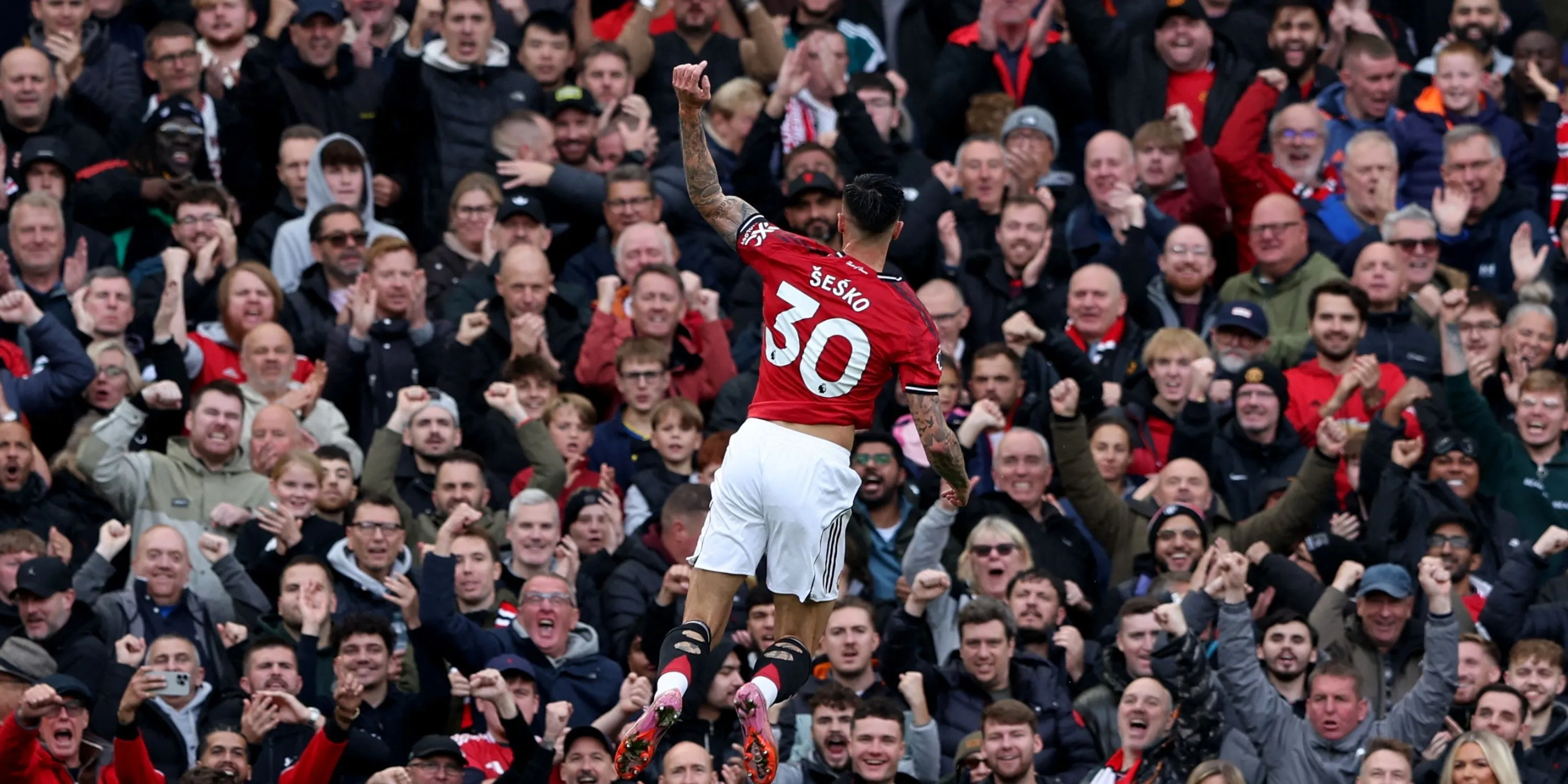 Benjamin Sesko ăn mừng bàn thắng cho Man United