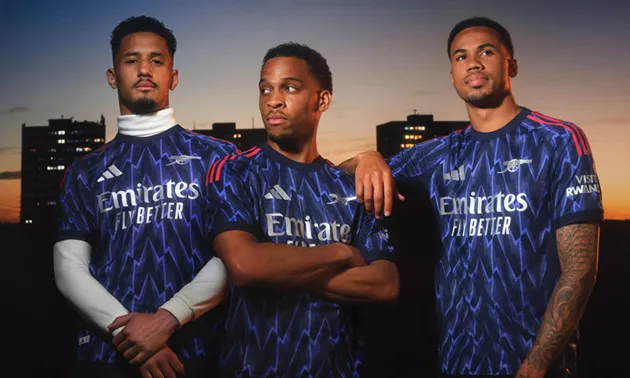 Bộ đồ thi đấu hiện đại của các đội, ứng dụng công nghệ và thương hiệu thể thao