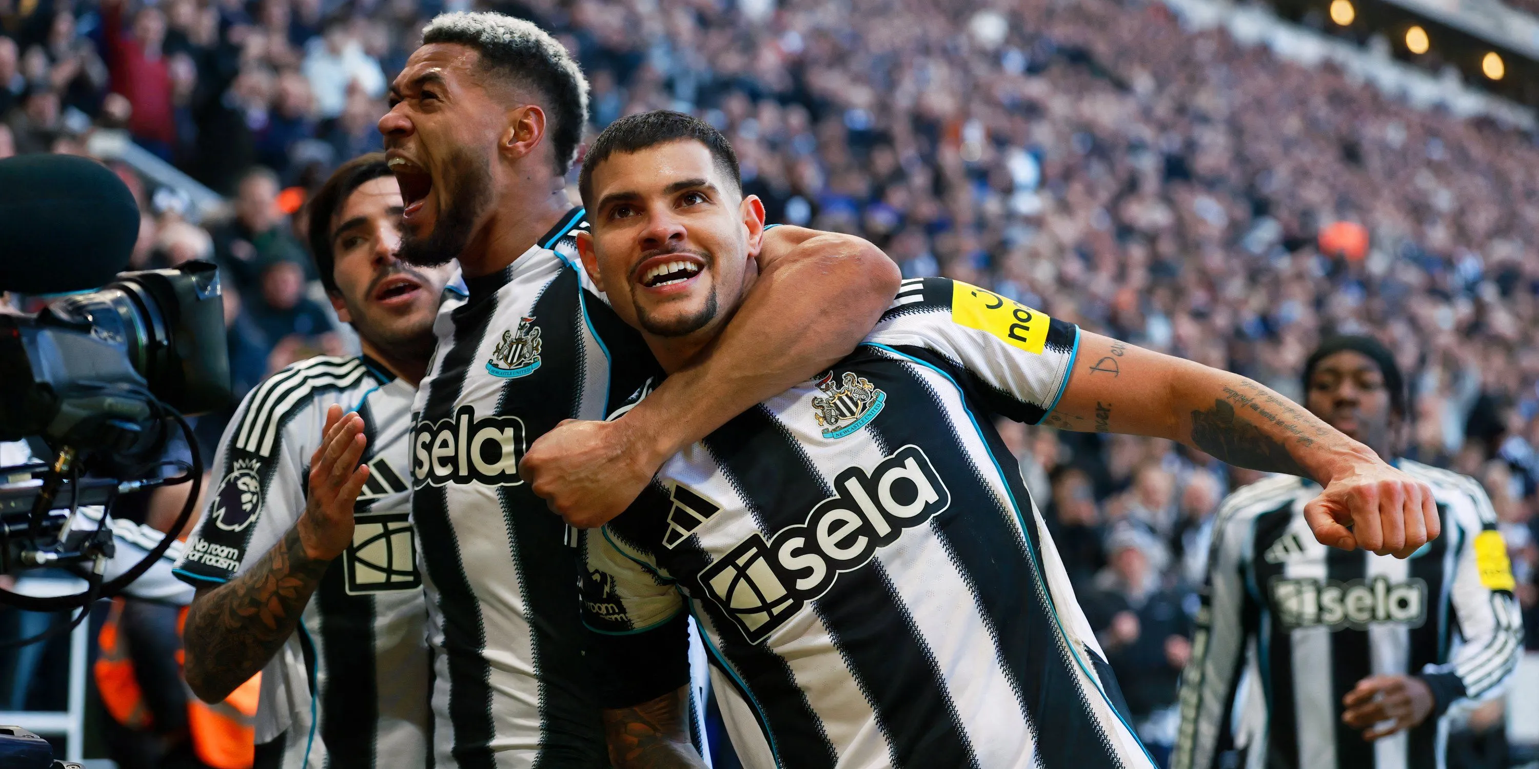 Bruno Guimarães thi đấu trong màu áo Newcastle, thể hiện khả năng kiểm soát tuyến giữa và sáng tạo
