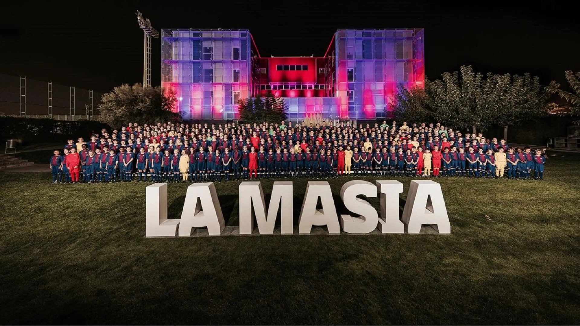 Các học viện bóng đá danh tiếng như La Masia được xem là nơi đào tạo nên những ngôi sao tiếp theo của làng túc cầu thế giới.