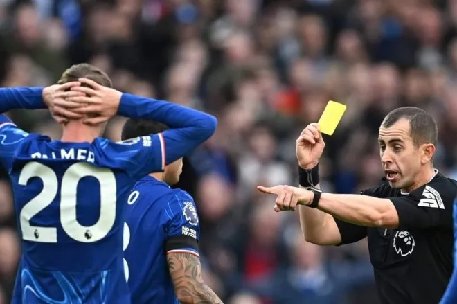 Các lỗi trực tiếp như cản phá nguy hiểm, đánh hay đẩy đều có thể dẫn tới thẻ phạt nặng