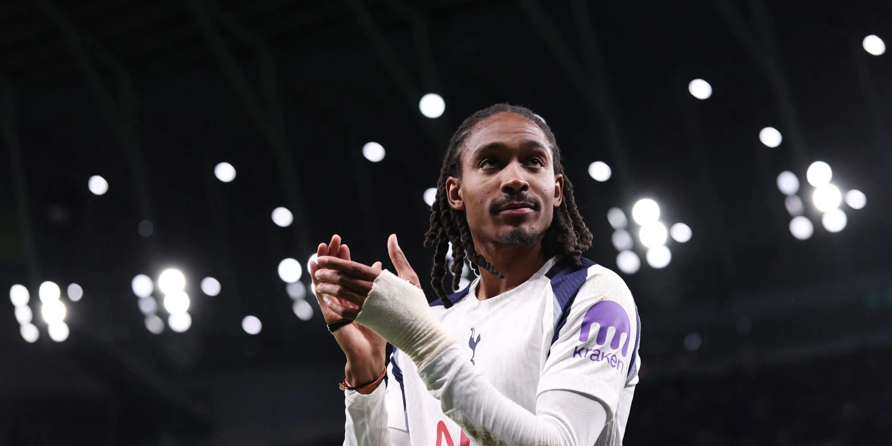 Djed Spence chơi thăng hoa tại Tottenham