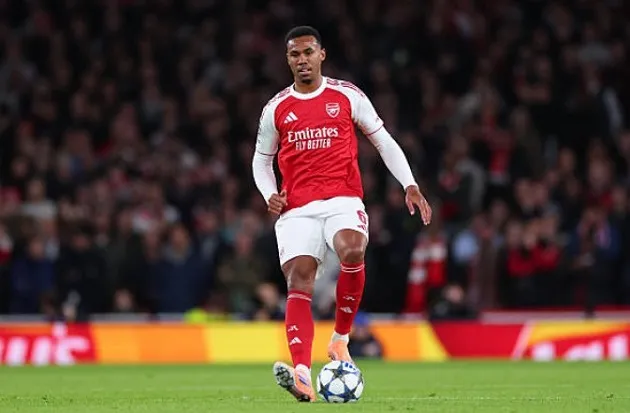 Gabriel rời sân trong trận thắng Atletico, có nguy cơ vắng mặt trước Crystal Palace