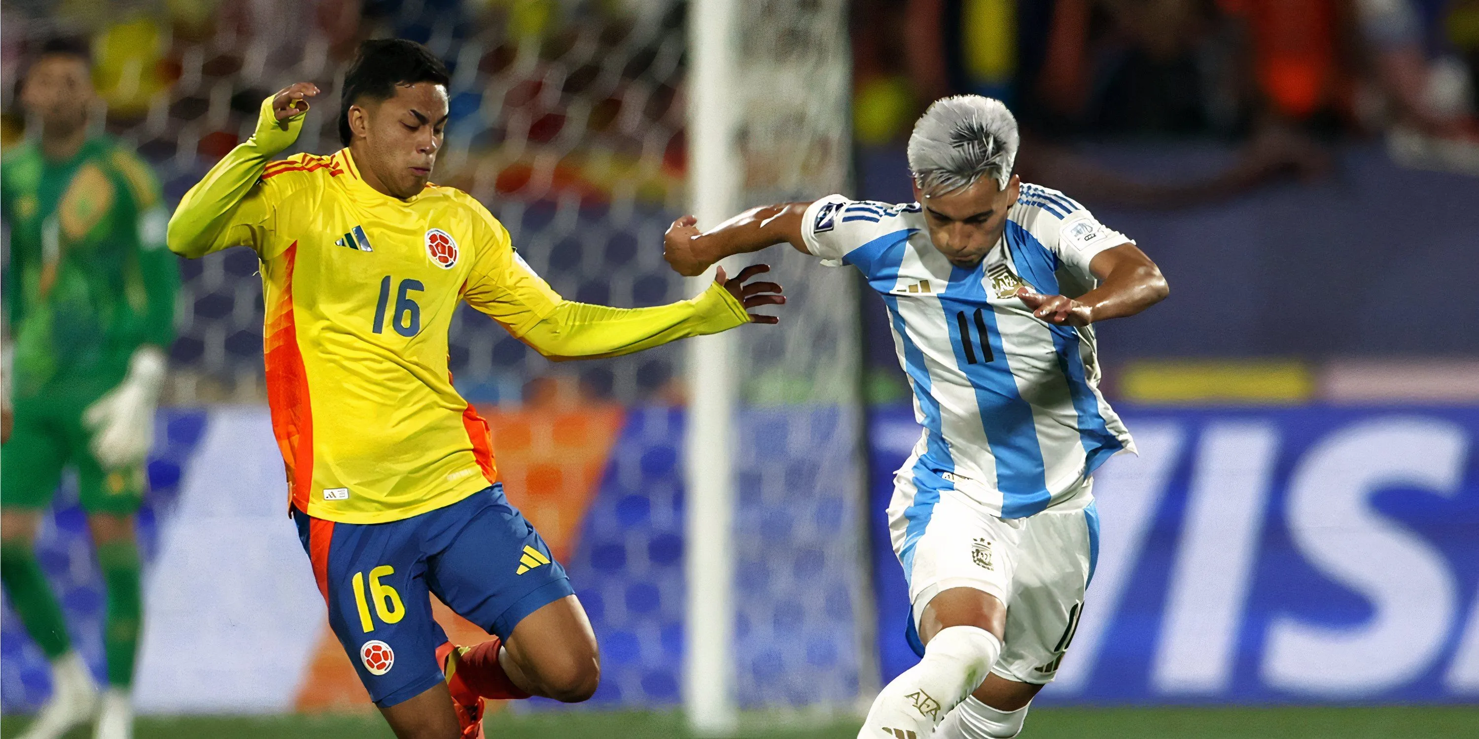 Ian Subiabre rê bóng trong màu áo River Plate, mục tiêu chuyển nhượng của Liverpool và các đại gia Premier League