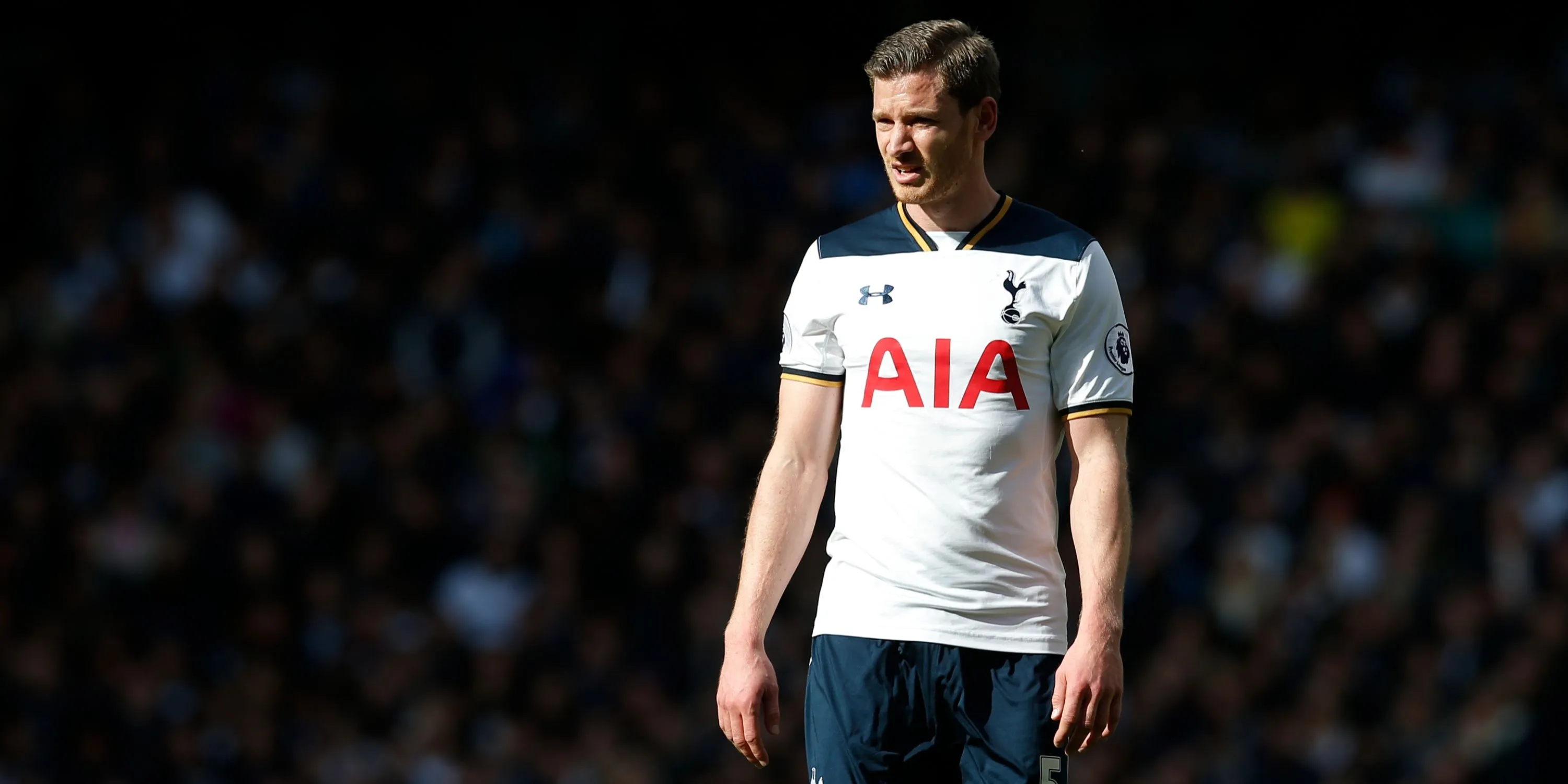 Jan Vertonghen trong màu áo Tottenham, hình ảnh so sánh với Kevin Danso