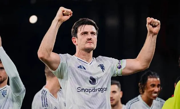 Manchester United ăn mừng sau chiến thắng tại Anfield, dấu hiệu thay đổi chiến thuật và tinh thần.