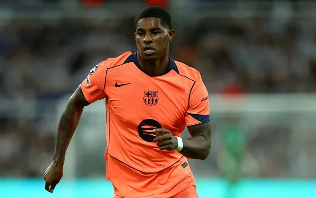 Marcus Rashford tươi cười trong màu áo Barcelona trước El Clasico tại Bernabéu, vừa lập cú đúp vào lưới Olympiakos
