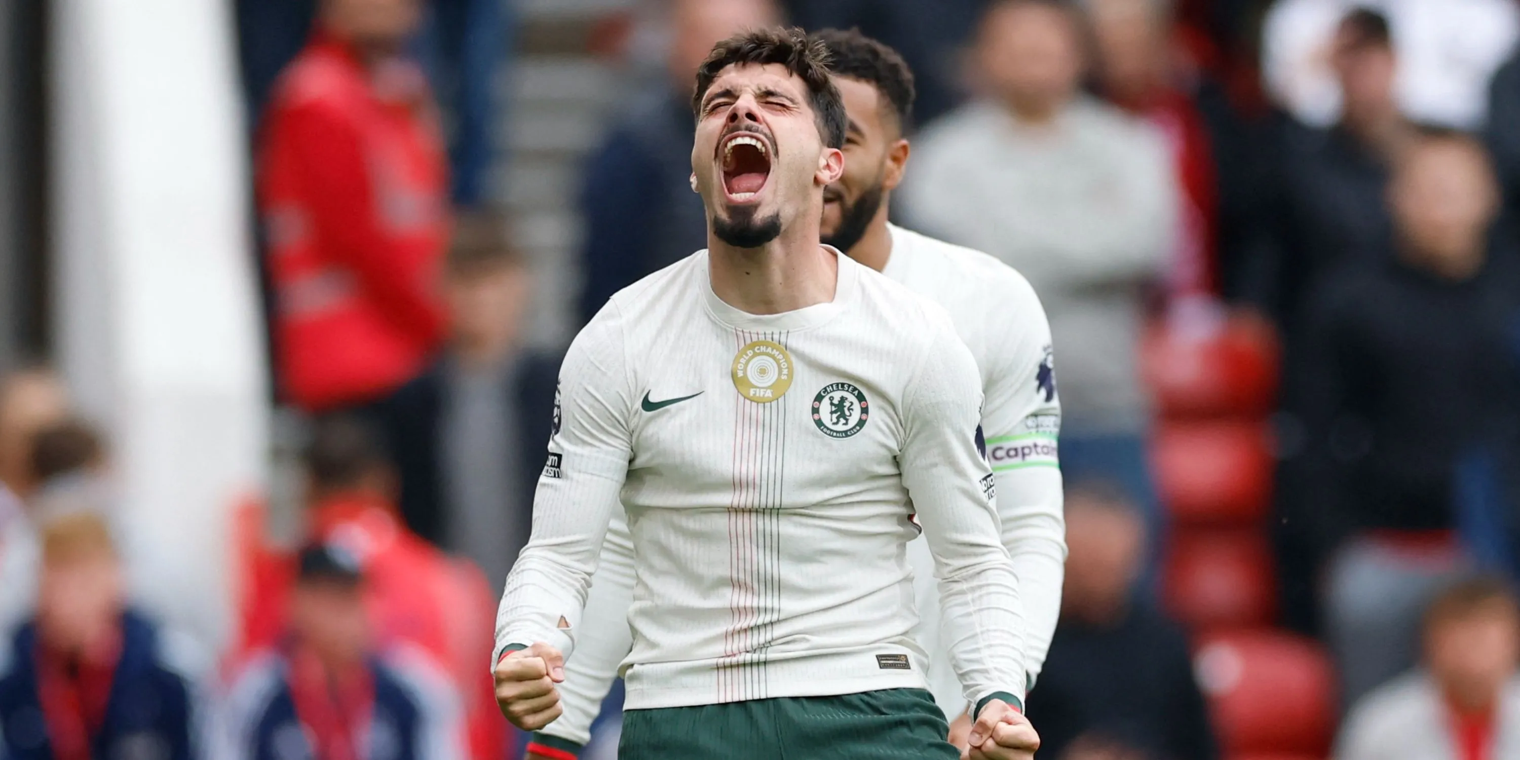 Pedro Neto ăn mừng bàn thắng vào lưới Nottingham Forest trong trận đấu Chelsea tại Premier League