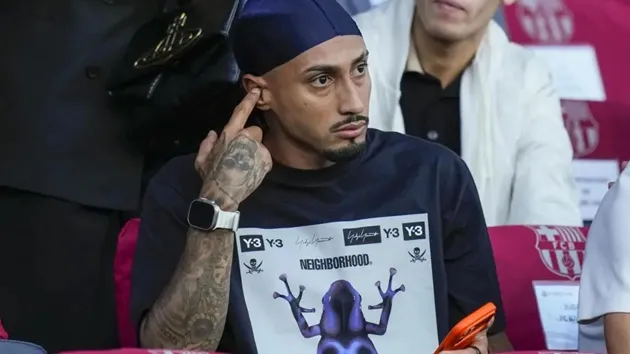 Raphinha tập luyện nhưng chưa chắc kịp ra sân cho El Clasico