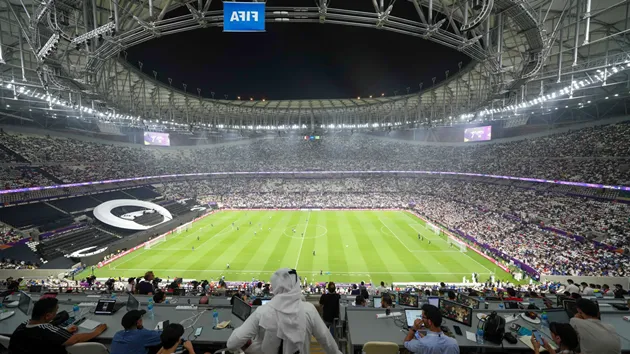 Sân Lusail (Qatar) - ví dụ sân đạt chuẩn FIFA tổ chức trận chung kết World Cup 2022, hệ thống đèn LED 2.100 lux.