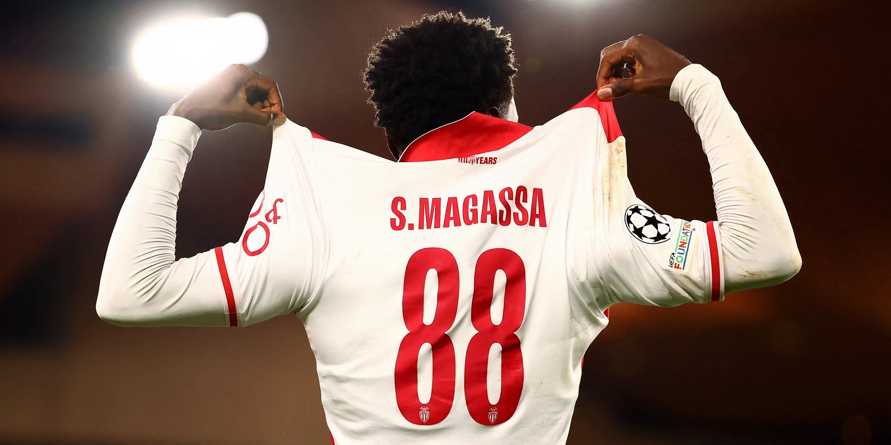 Soungoutou Magassa trong màu áo West Ham, tiền vệ công thủ toàn diện