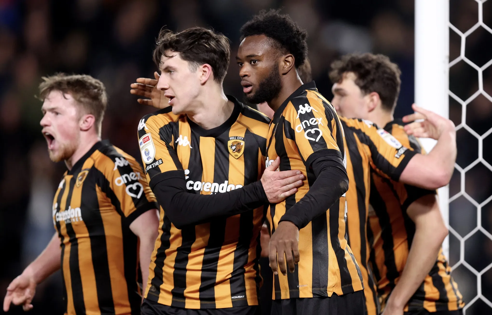 Tân binh Getefe Abu Kamara trong màu áo Hull City, kỷ niệm thời chơi ở Hạng Nhất Anh