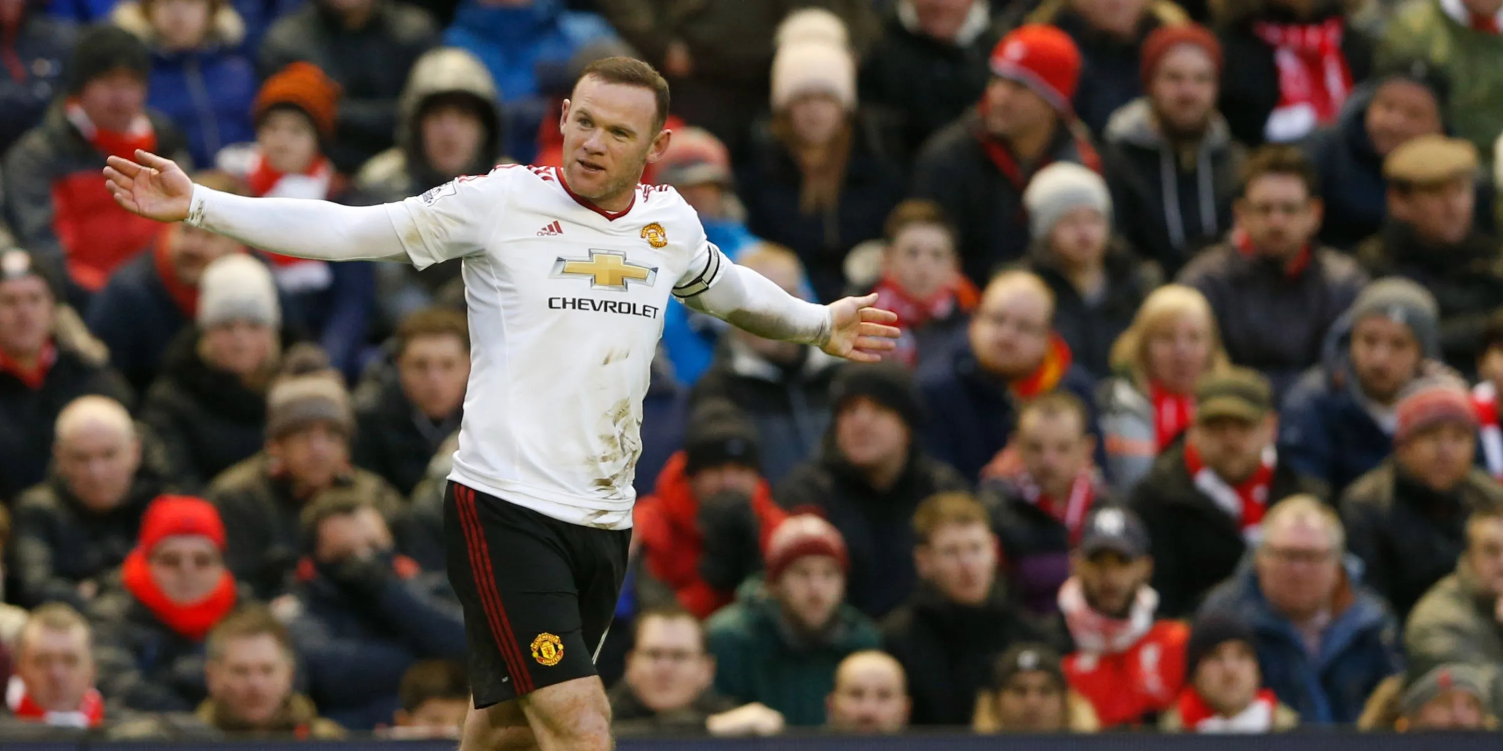 Wayne Rooney ăn mừng bàn thắng ở Anfield 2015
