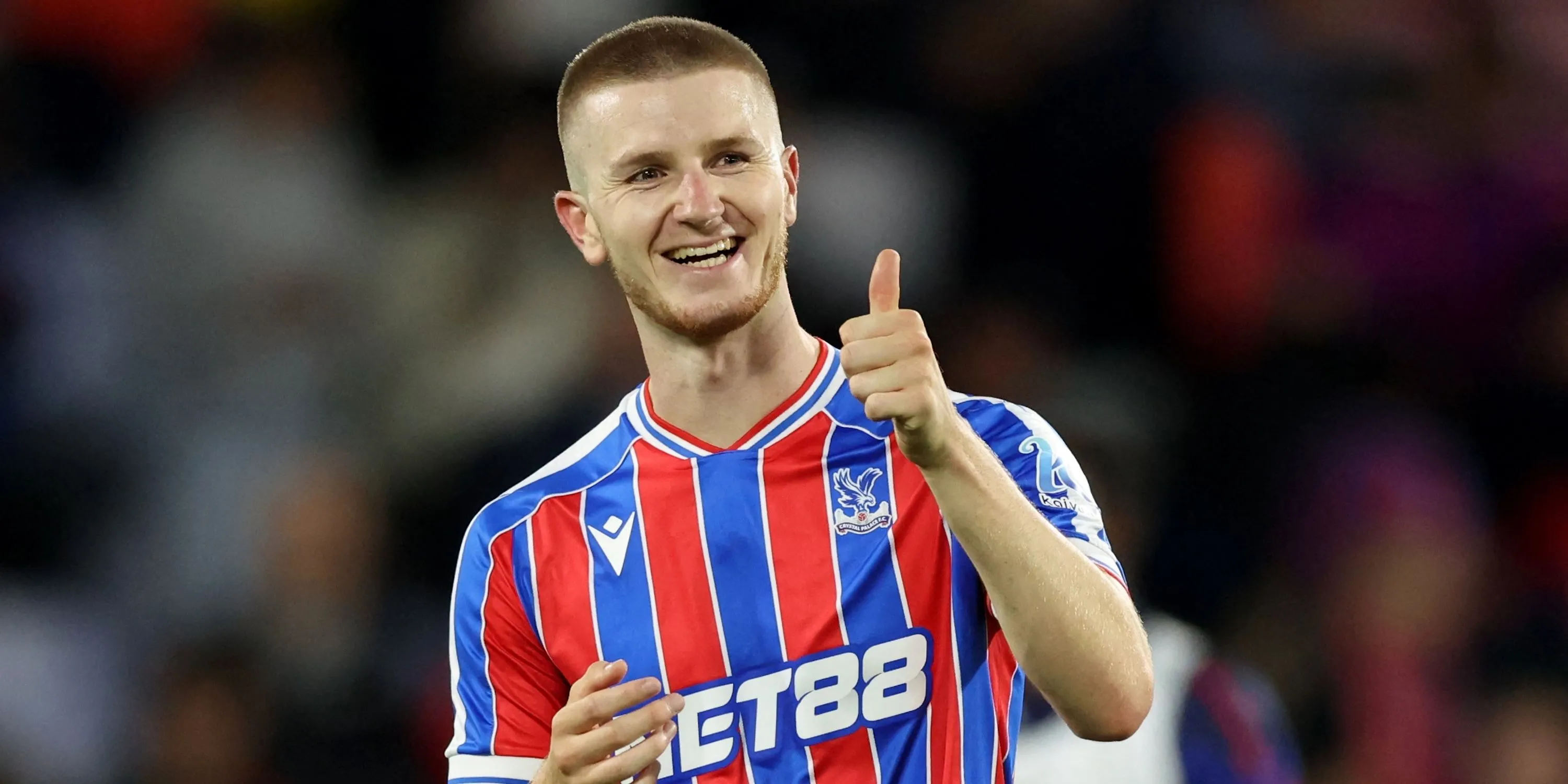 Adam Wharton của Crystal Palace trong một trận đấu gần đây, thể hiện phong độ của tiền vệ đầy tham vọng