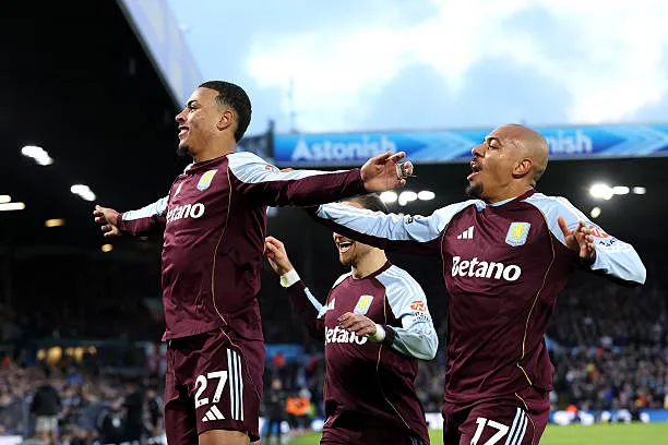 Aston Villa lội ngược dòng ngoạn mục