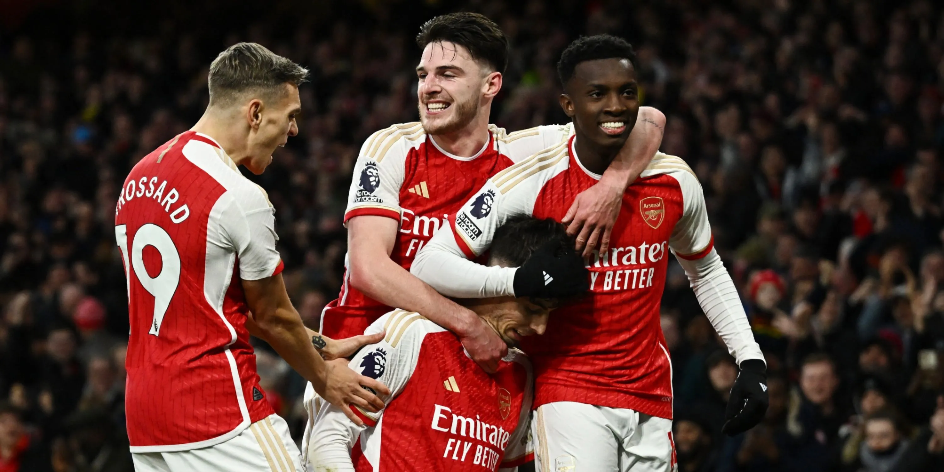 Các cầu thủ Arsenal ăn mừng chiến thắng trong một trận đấu Premier League