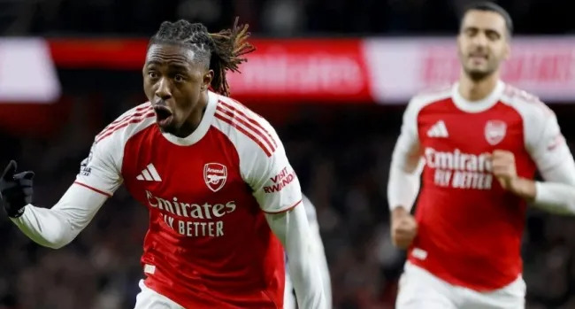 Eze chơi bùng nổ với 3 bàn thắng và pressing mạnh mẽ