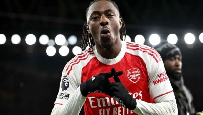 Eze lập hattrick bàn thắng trong derby Bắc London