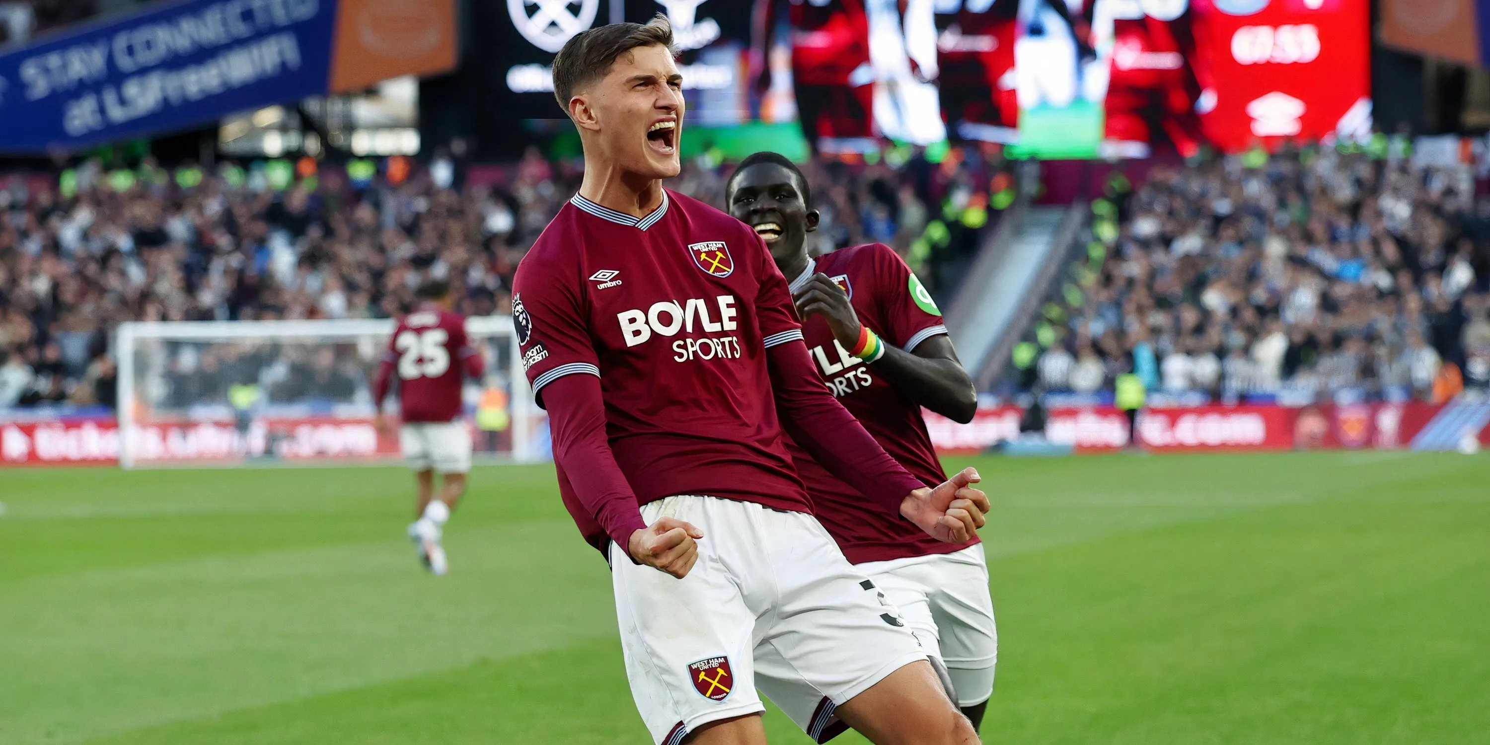 Freddie Potts tỏa sáng với màn trình diễn ấn tượng ở vị trí tiền vệ trung tâm cho West Ham