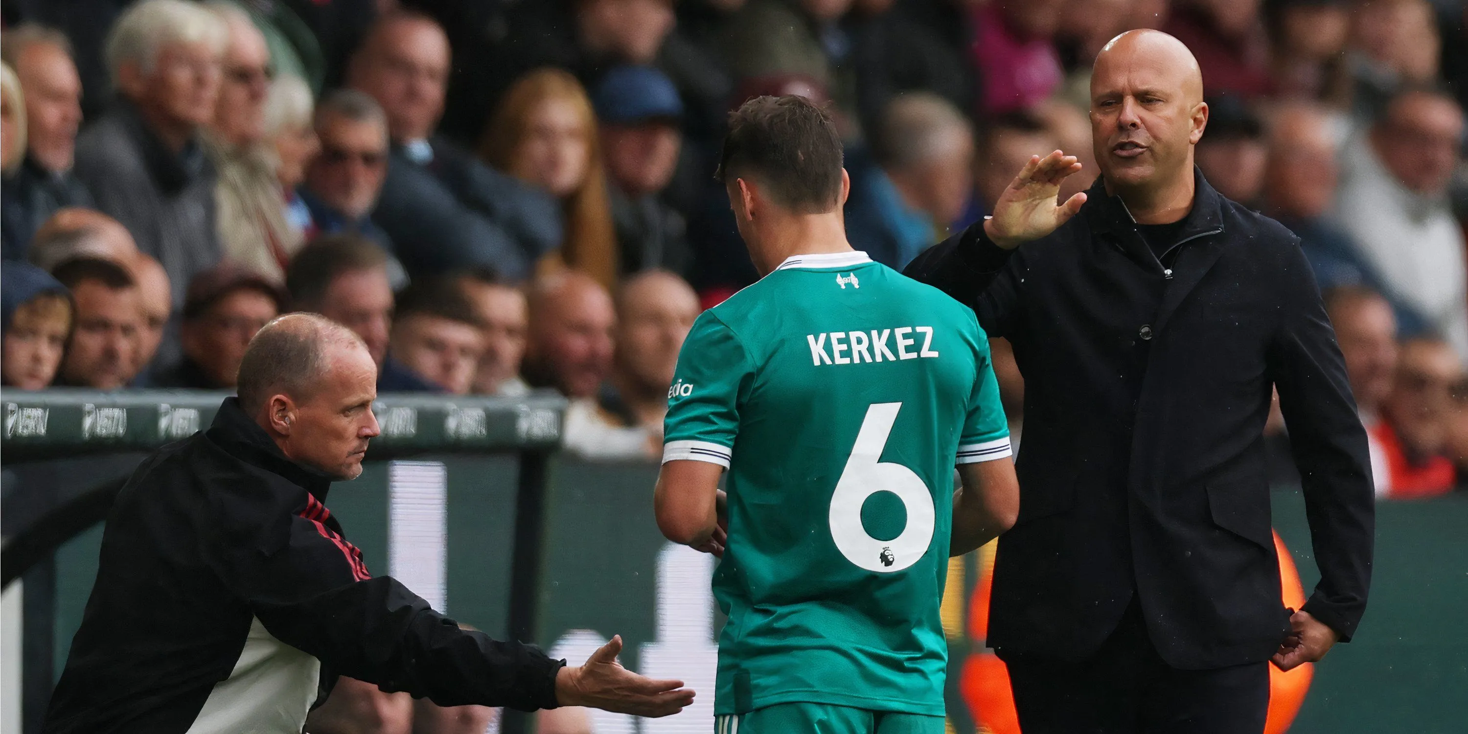 Milos Kerkez trong màu áo Liverpool