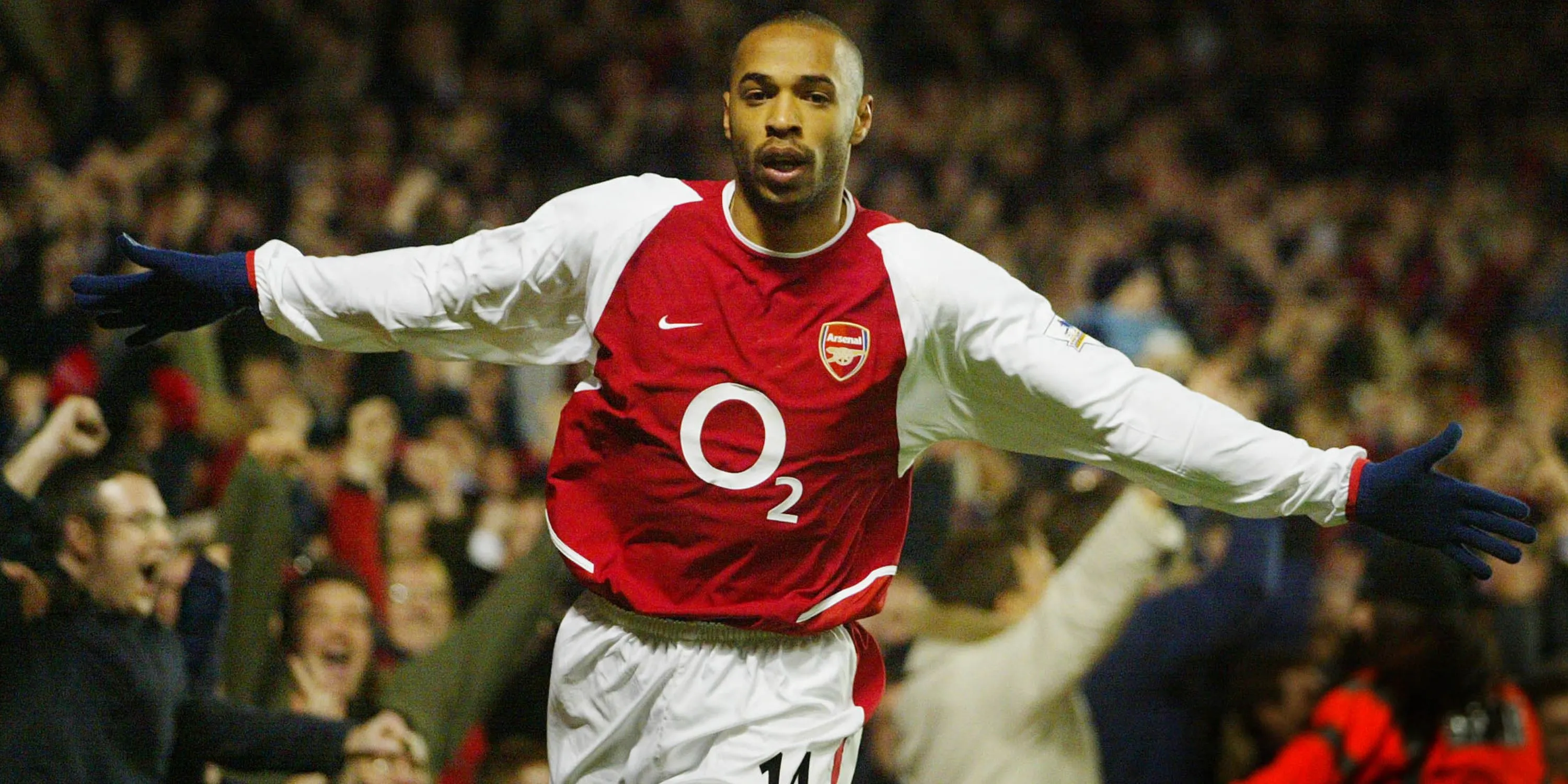 Thierry Henry trong màu áo Arsenal, một trong những khoảnh khắc vàng son của tiền đạo Pháp