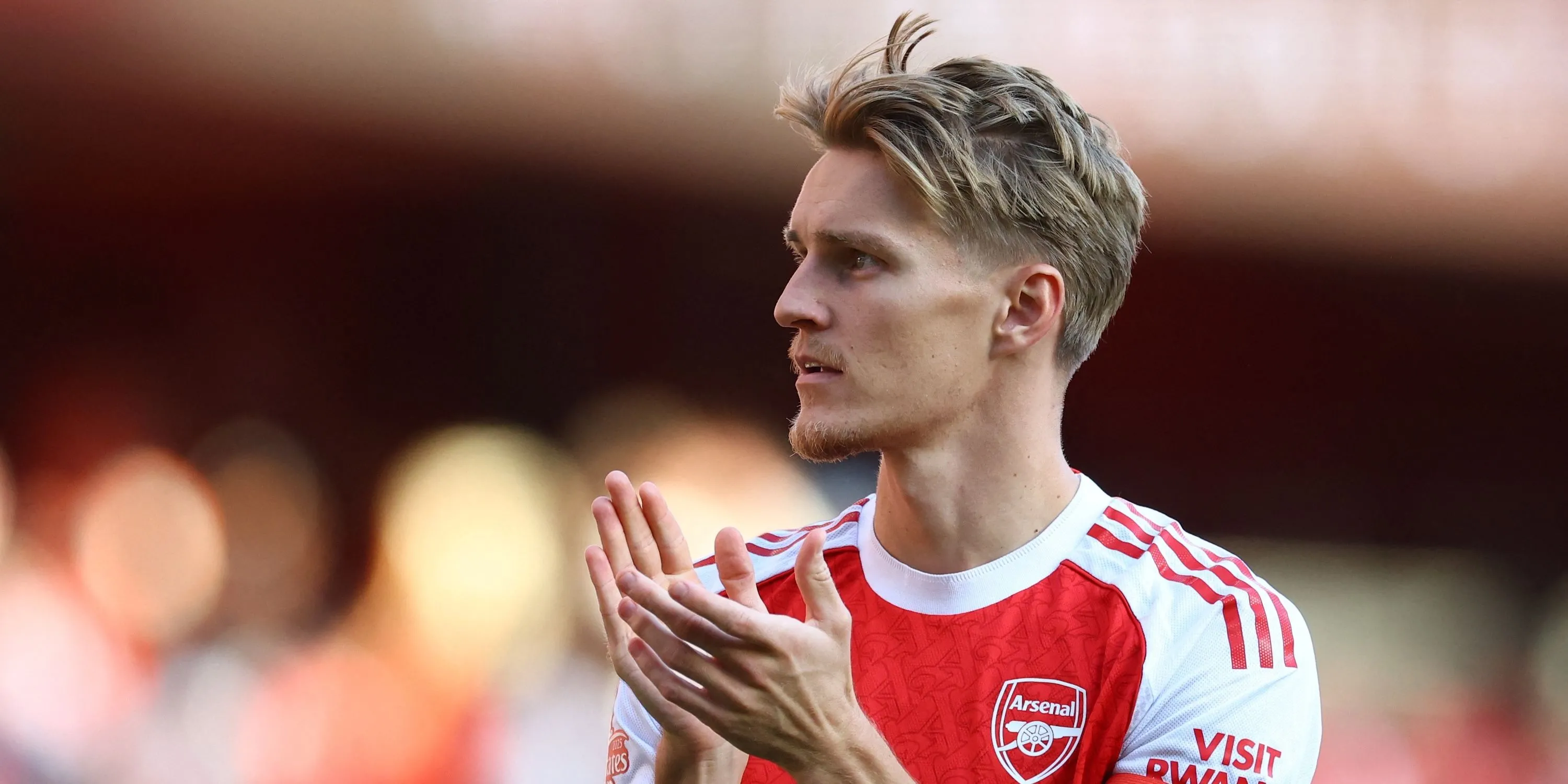 Tiền vệ Martin Odegaard của Arsenal ăn mừng sau trận đấu